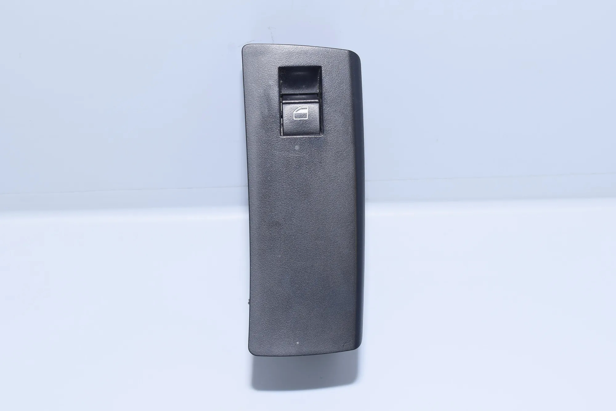 Front Left Door Window Switch – OEM 6952800 · BMW X5 (E53) 4.6 is 2002