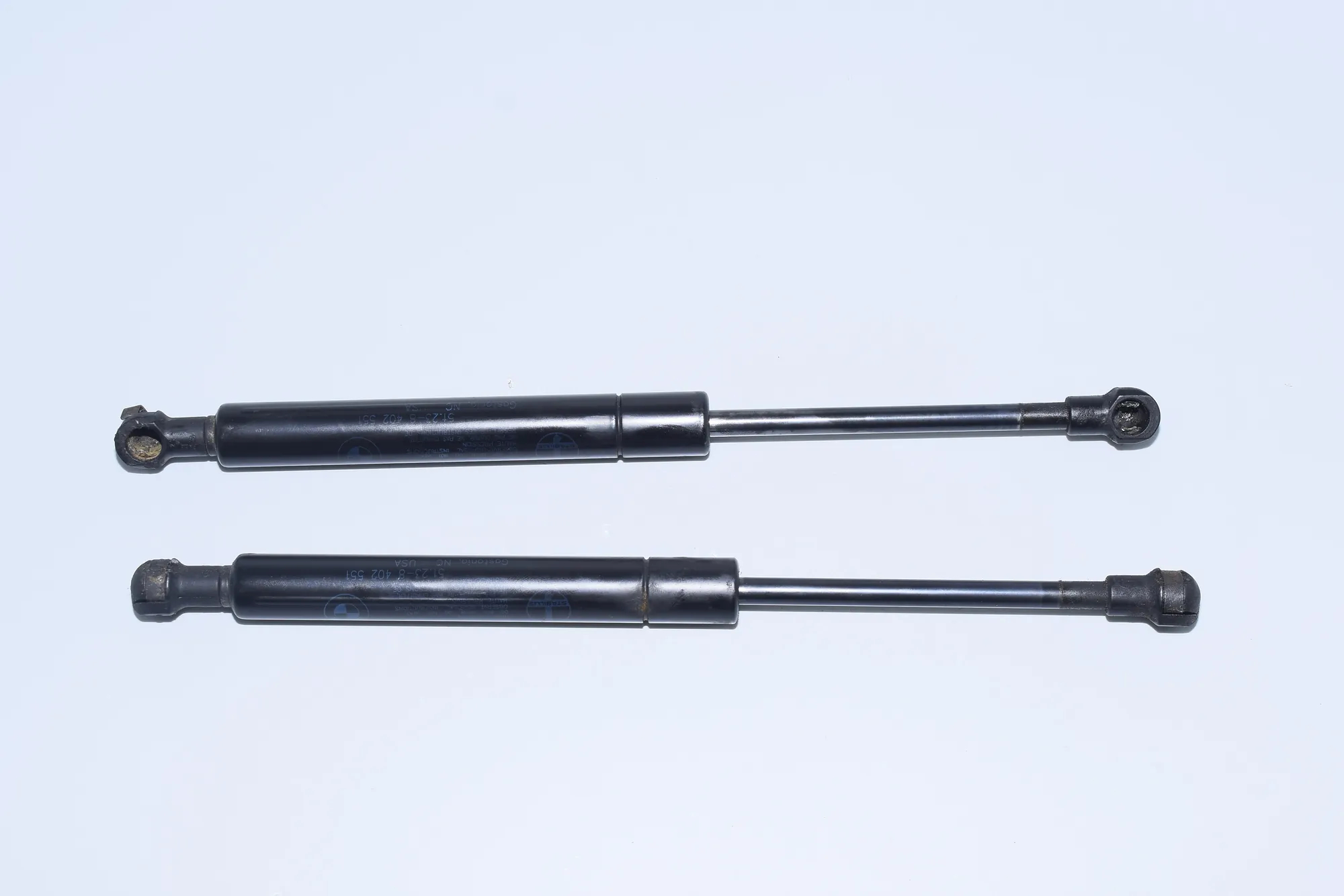 Front Left Bonnet Strut – OEM 8402551 · BMW X5 (E53) 4.6 is 2002