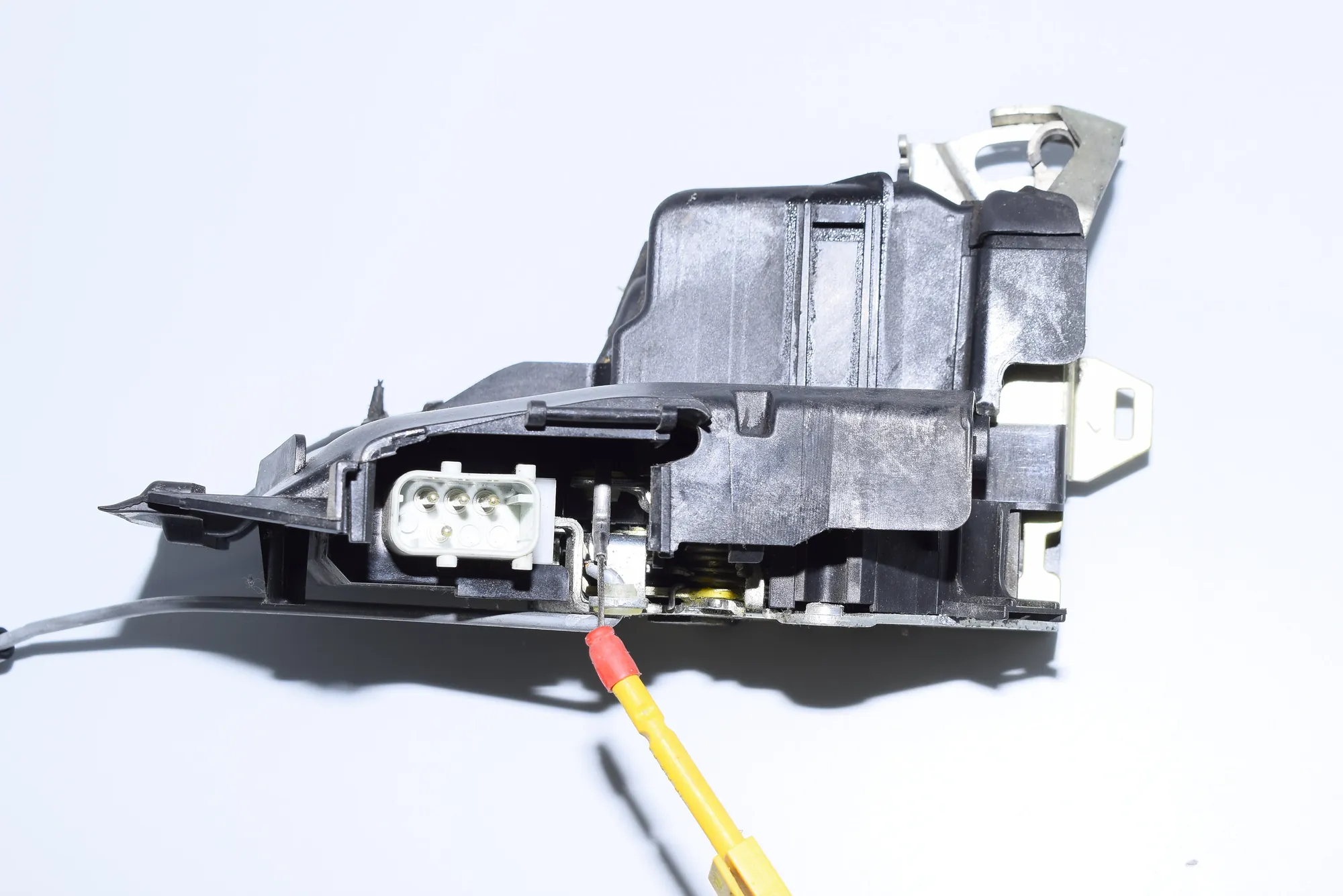 Front Left Door Lock – OEM 8352165 · BMW 5 Touring (E39) 530 d 2000 – 5