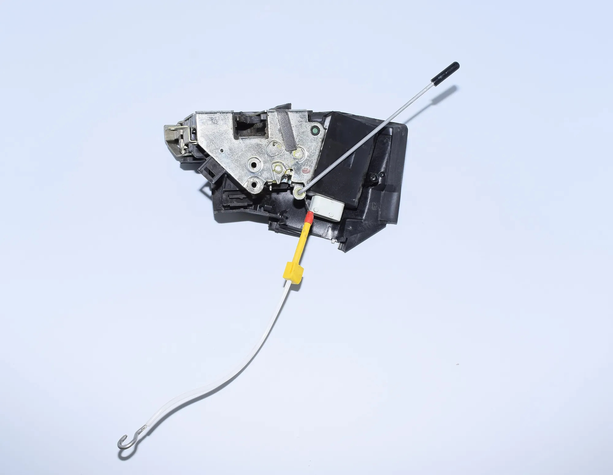 Front Left Door Lock – OEM 8352165 · BMW 5 Touring (E39) 530 d 2000 – 3
