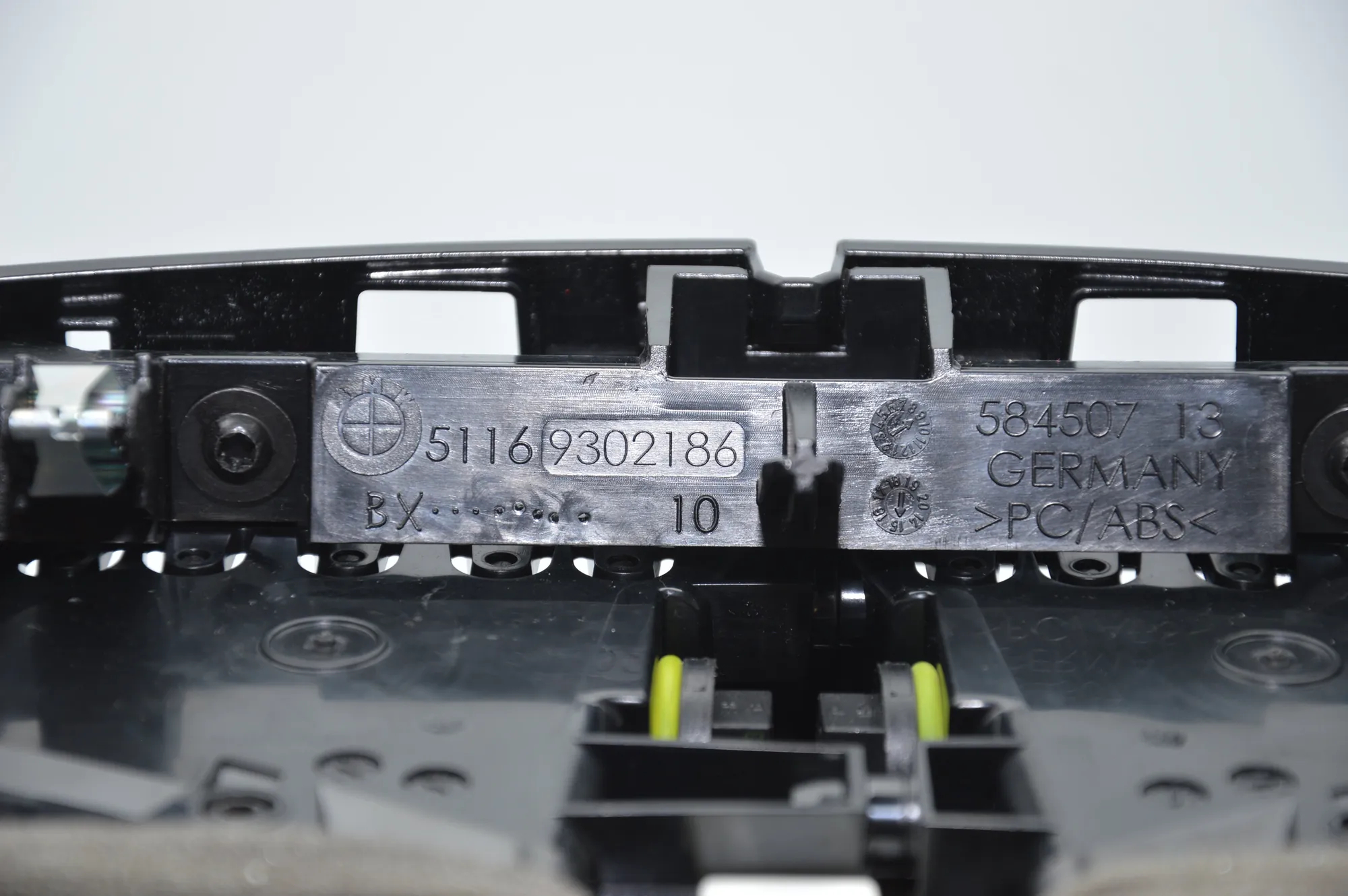 Other Trim Parts – OEM 9352332 · BMW 7 (G11, G12) BMW 7 (G11, G12) 750 i, Li xDrive 2015 – 8