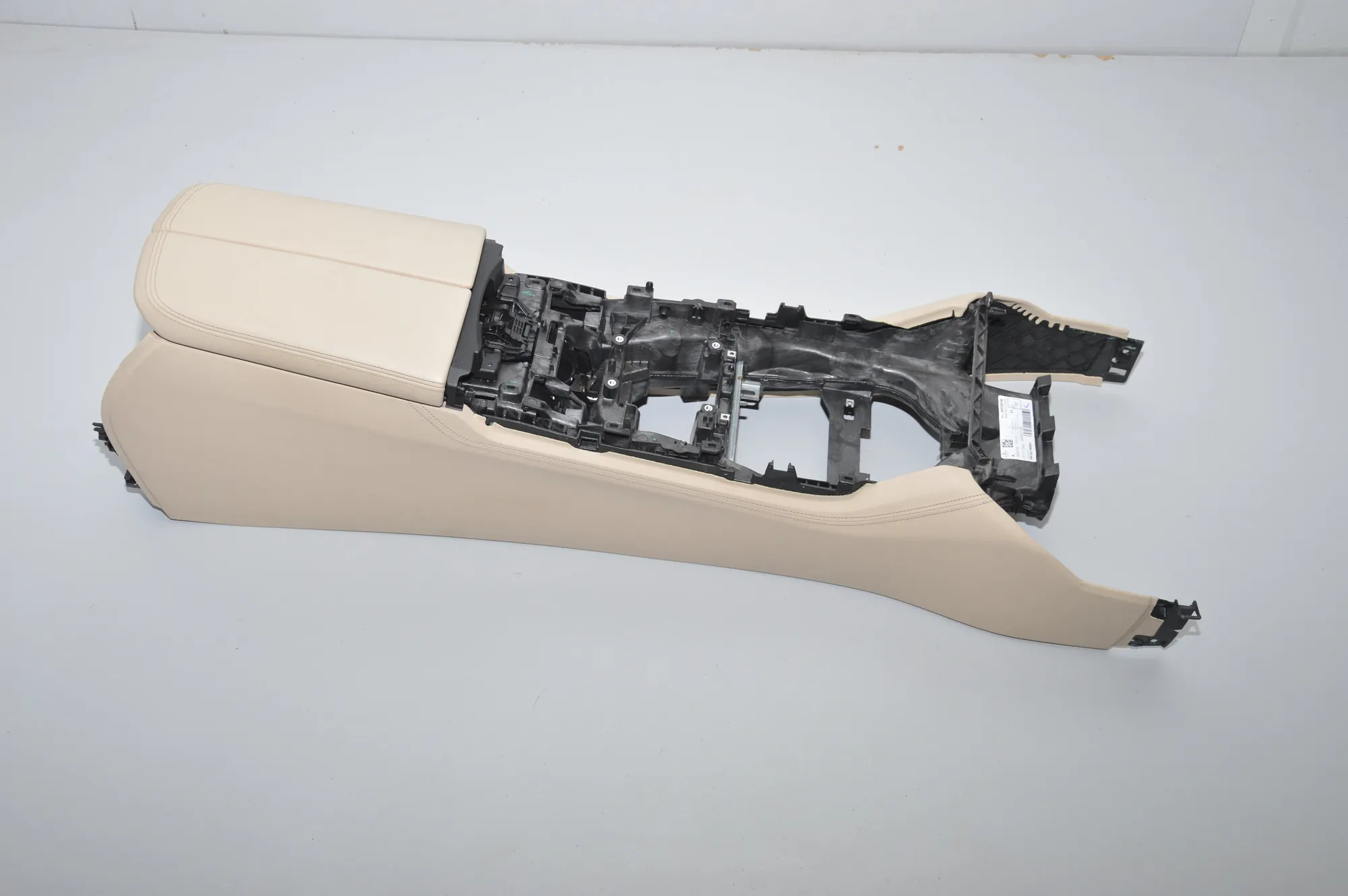 Armrest – OEM 9352298 · BMW 7 (G11, G12) BMW 7 (G11, G12) 750 i, Li xDrive 2015 – 3
