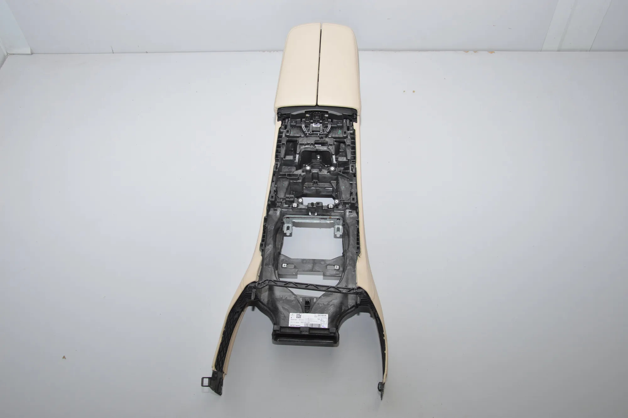 Armrest – OEM 9352298 · BMW 7 (G11, G12) BMW 7 (G11, G12) 750 i, Li xDrive 2015 – 2