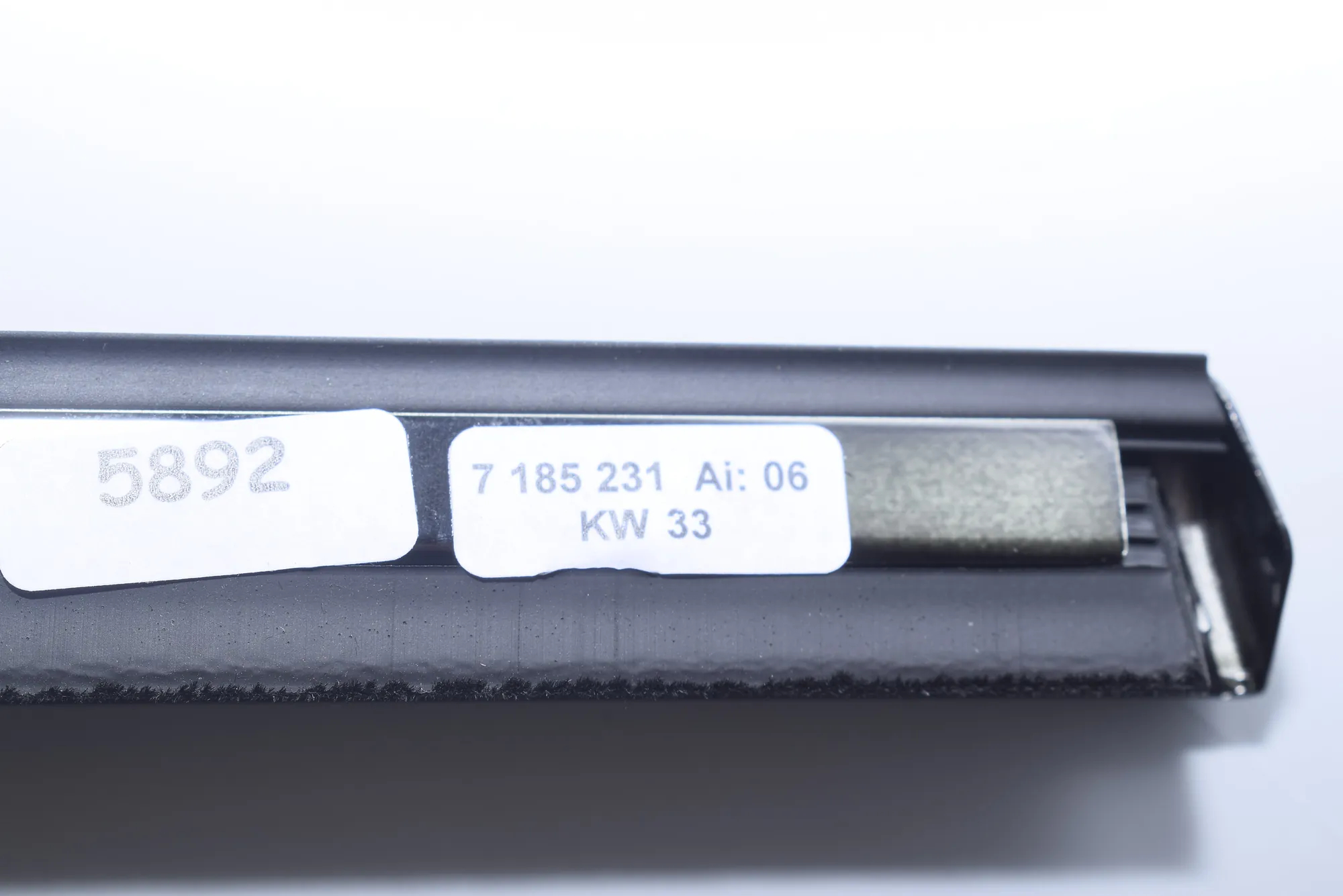 Rear Left Door Window Strip – OEM 7185231 · BMW 7 (F01, F02) BMW 7 (F01, F02) 2014 – 5