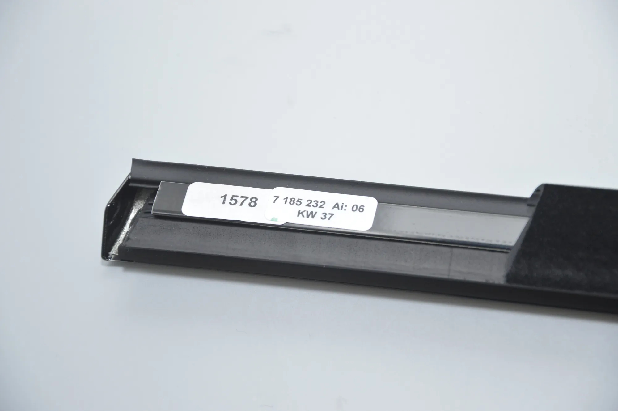Front Right Door Window Molding – OEM 7185232 · BMW 7 (F01, F02) BMW 7 (F01, F02) 2008 – 7