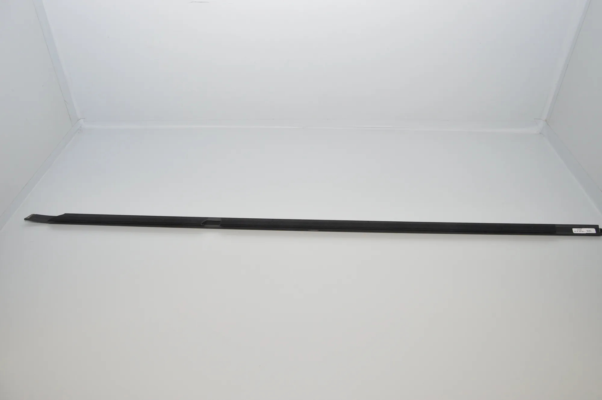 Front Right Door Window Molding – OEM 7185232 · BMW 7 (F01, F02) BMW 7 (F01, F02) 2008 – 5