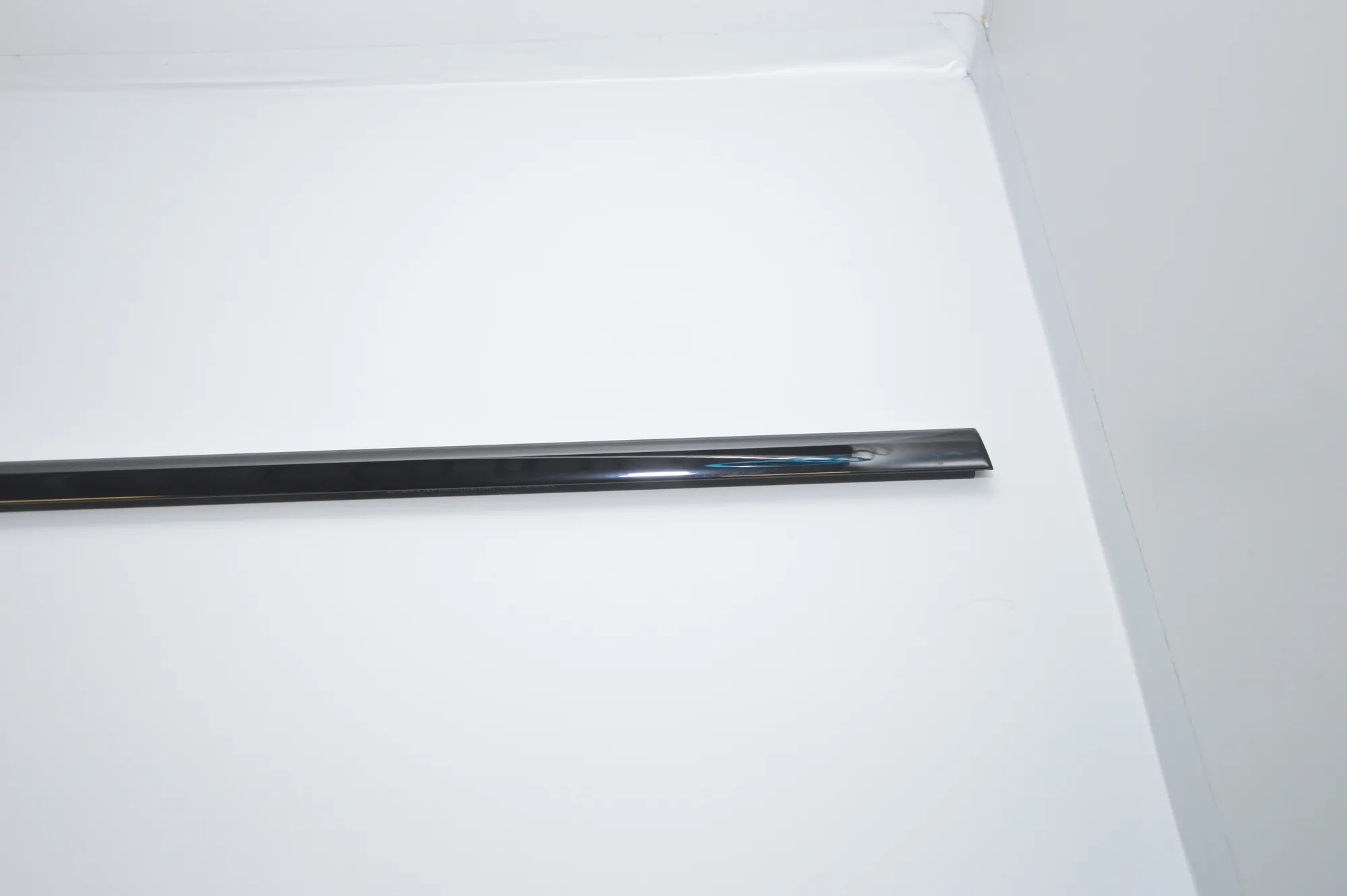 Front Right Door Window Molding – OEM 7185232 · BMW 7 (F01, F02) BMW 7 (F01, F02) 2008 – 4