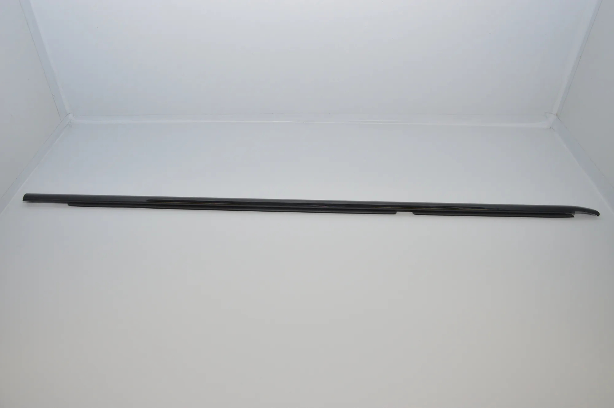 Front Right Door Window Molding – OEM 7185232 · BMW 7 (F01, F02) BMW 7 (F01, F02) 2008 – 6