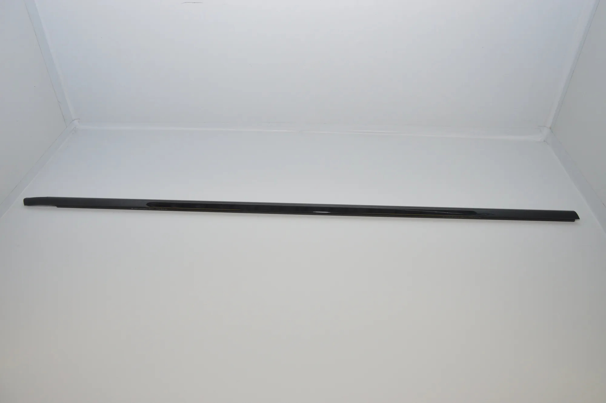 Front Right Door Window Molding – OEM 7185232 · BMW 7 (F01, F02) BMW 7 (F01, F02) 2008