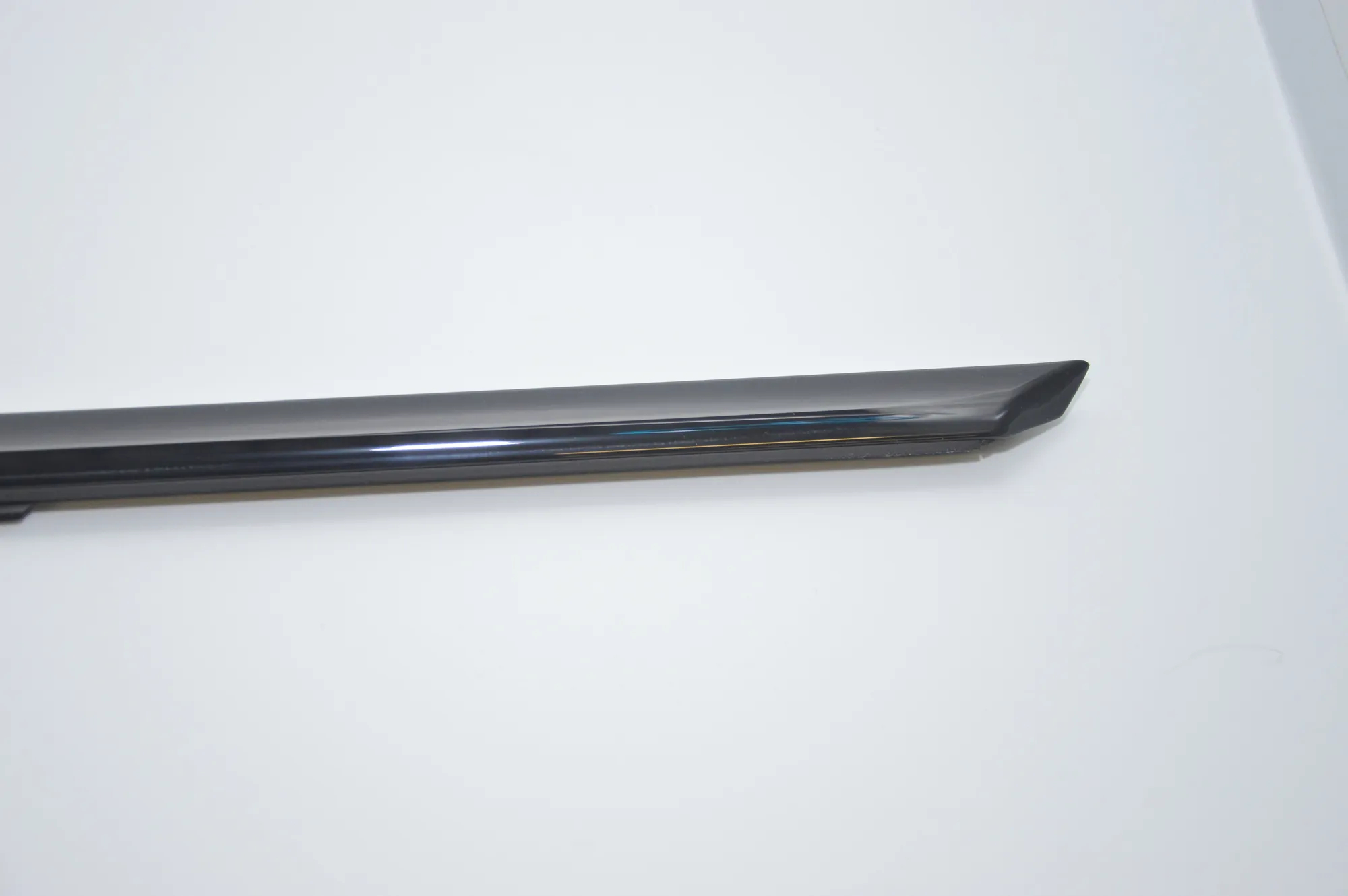 Front Left Door Window Strip – OEM 7185232 · BMW 7 (F01, F02) BMW 7 (F01, F02) 2008 – 3