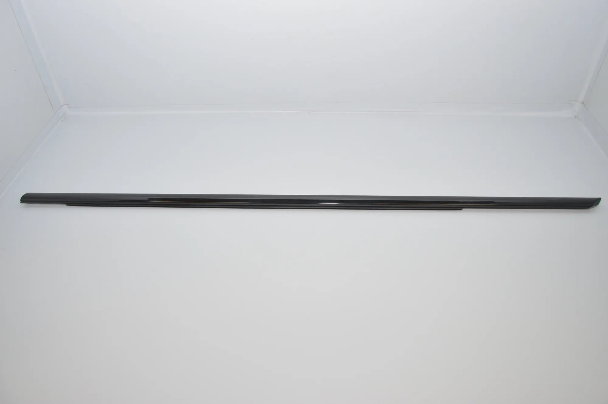 Front Left Door Window Strip – OEM 7185232 · BMW 7 (F01, F02) BMW 7 (F01, F02) 2008 – 4