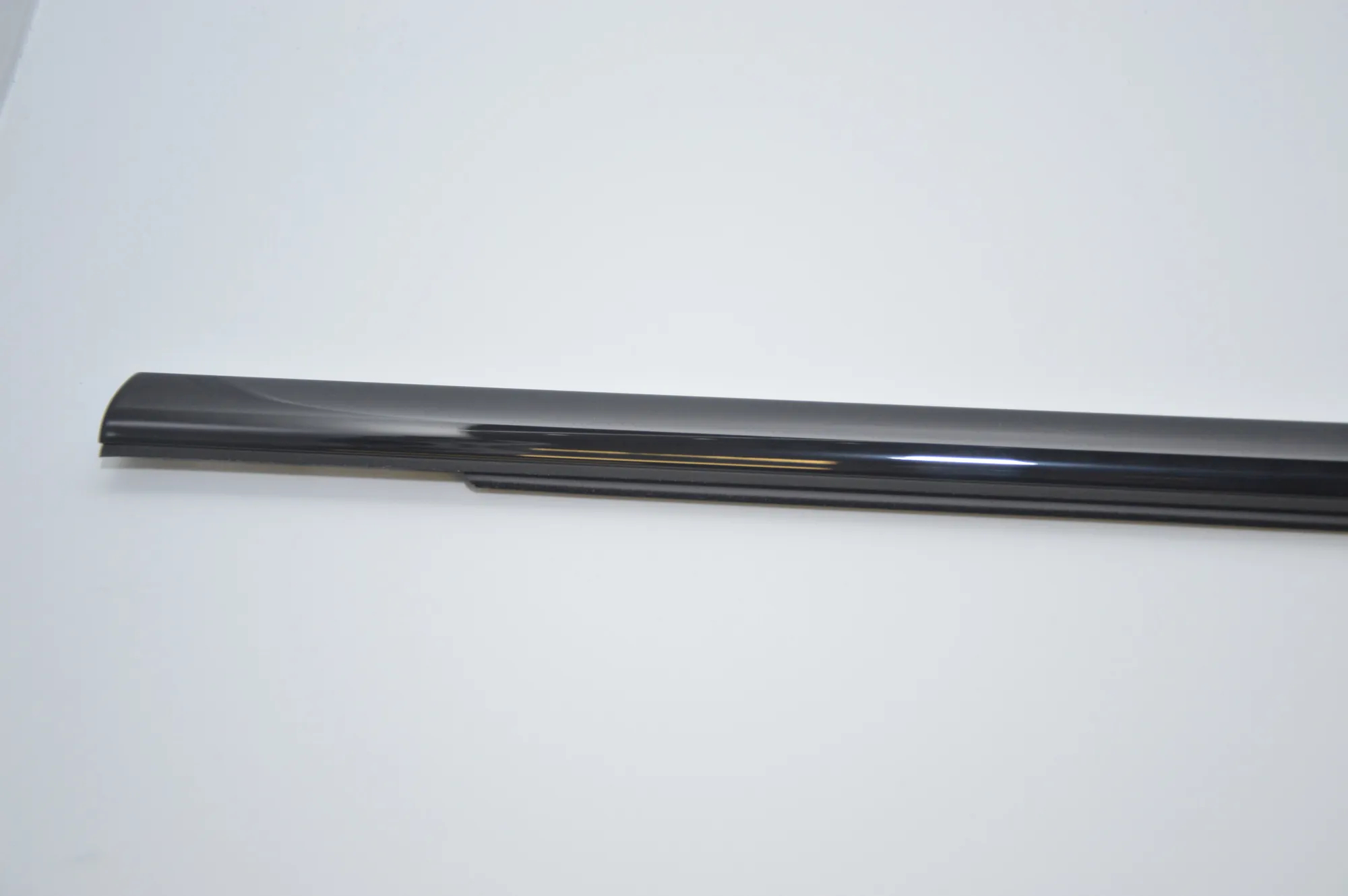 Front Left Door Window Strip – OEM 7185232 · BMW 7 (F01, F02) BMW 7 (F01, F02) 2008 – 2