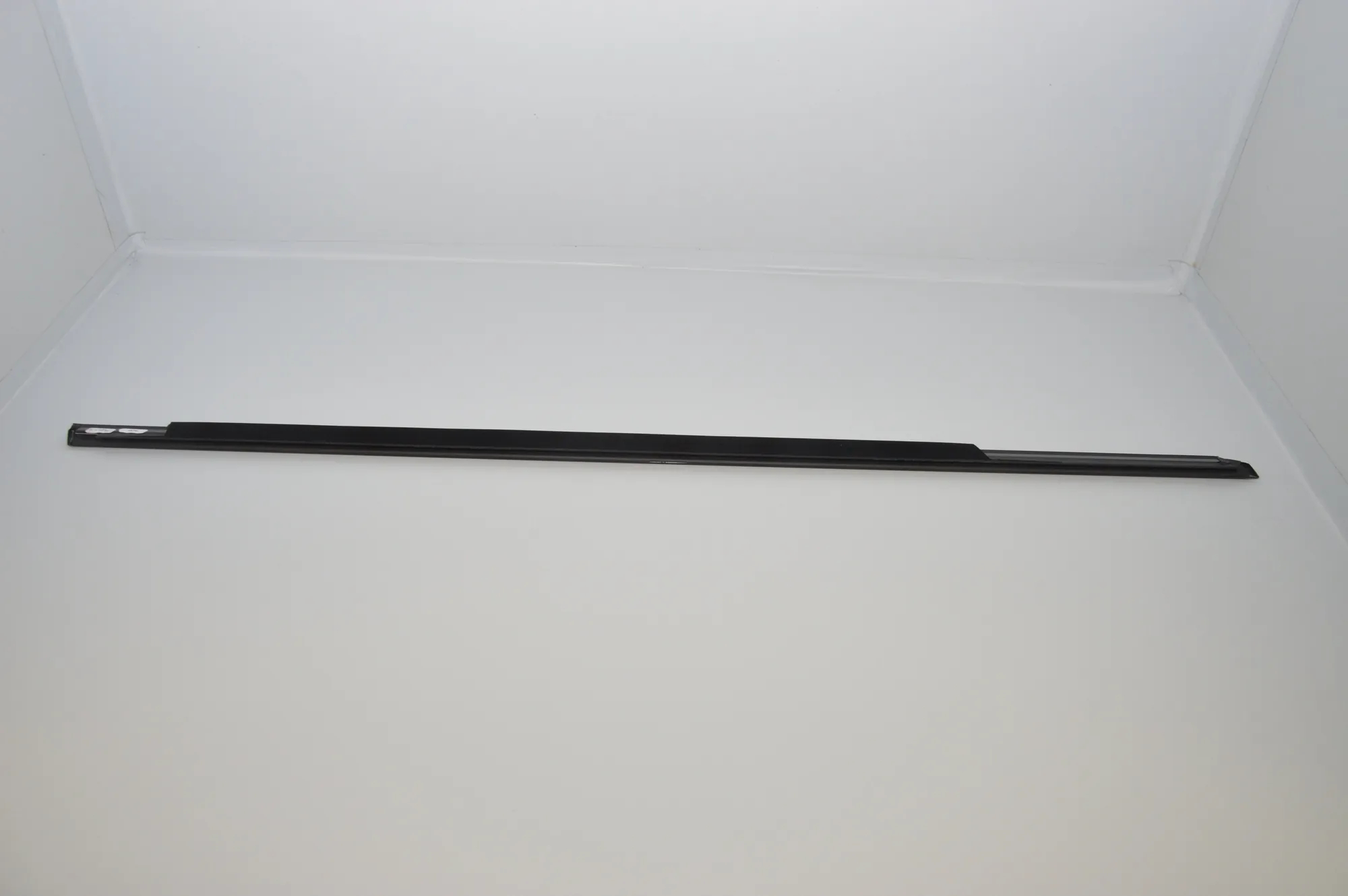 Front Left Door Window Strip – OEM 7185232 · BMW 7 (F01, F02) BMW 7 (F01, F02) 2008