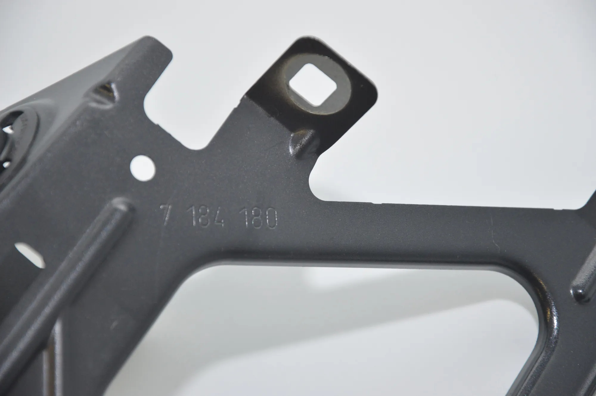 Other Body Parts – OEM 7184180 · BMW 7 (F01, F02) BMW 7 (F01, F02) 2008 – 5