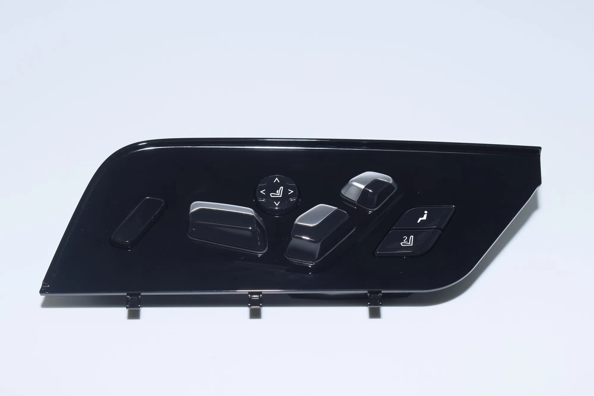 Front Left Seat Control Unit – OEM 6817973 · BMW 7 (G11, G12) BMW 7 (G11, G12) 2015