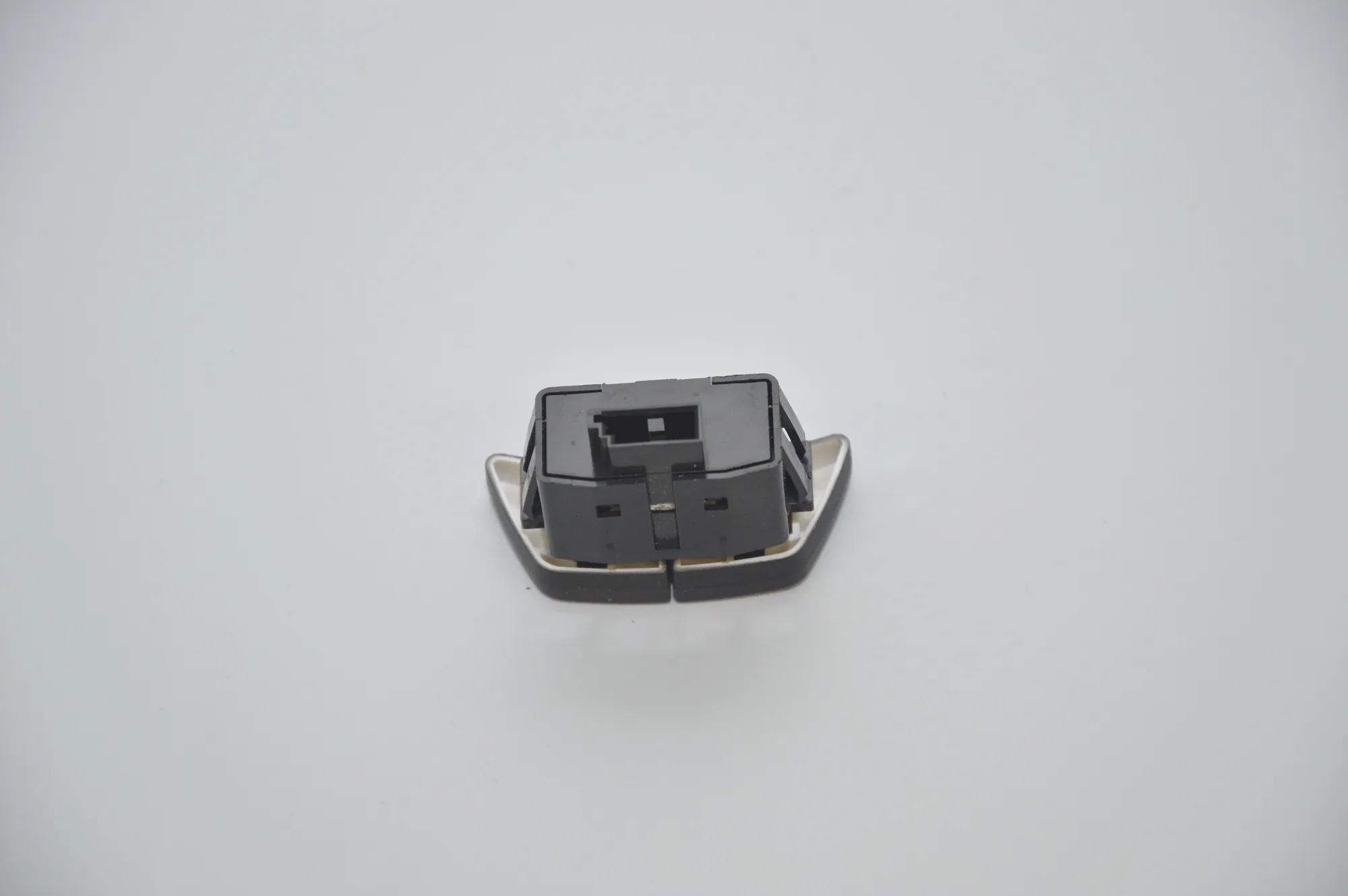 Switches – OEM 6921669 · BMW 5 (E60) BMW 5 (E60) 2003 – 3