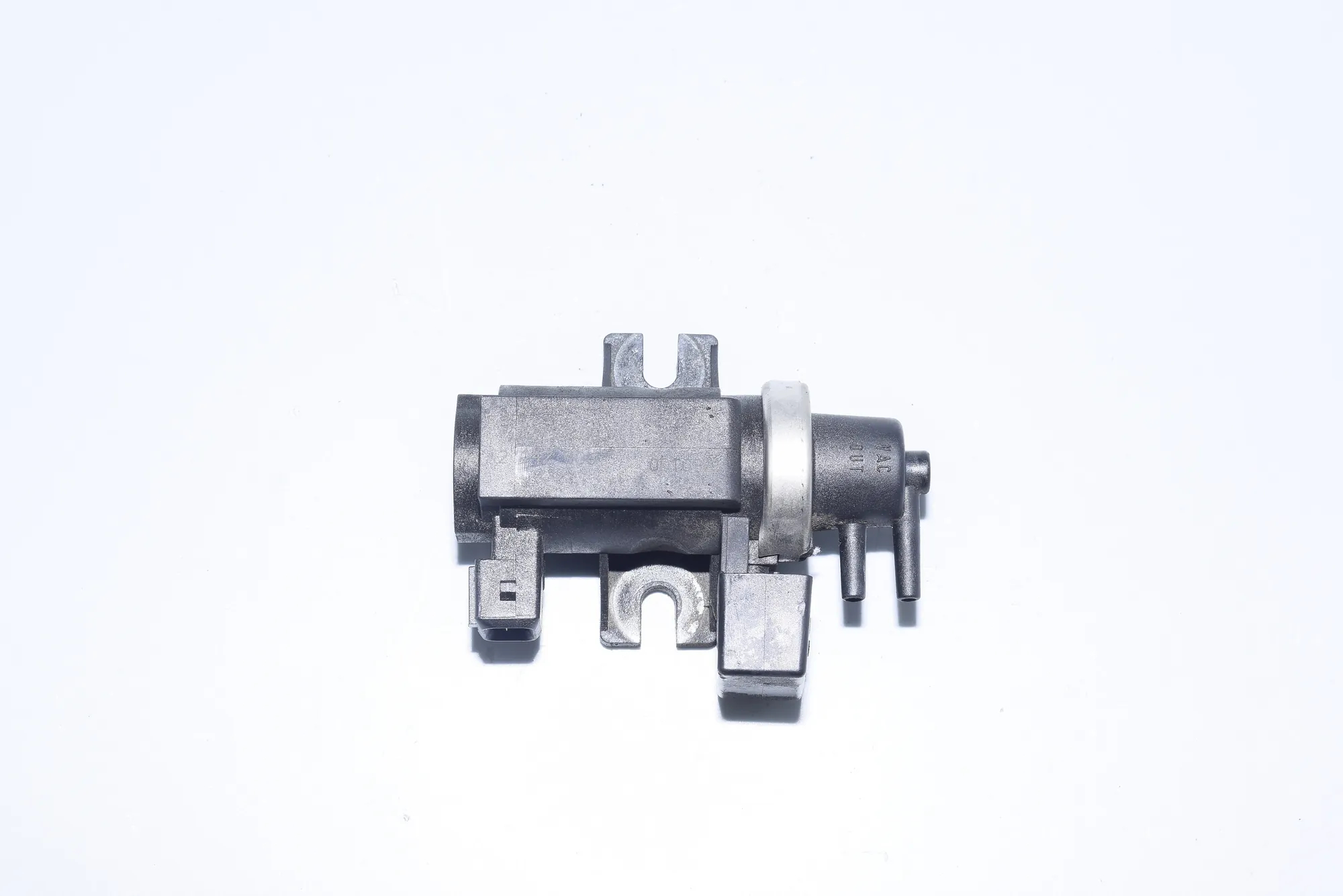 Solenoid Valve – OEM 2247906 · BMW 5 Touring (E39) 525 d 2000