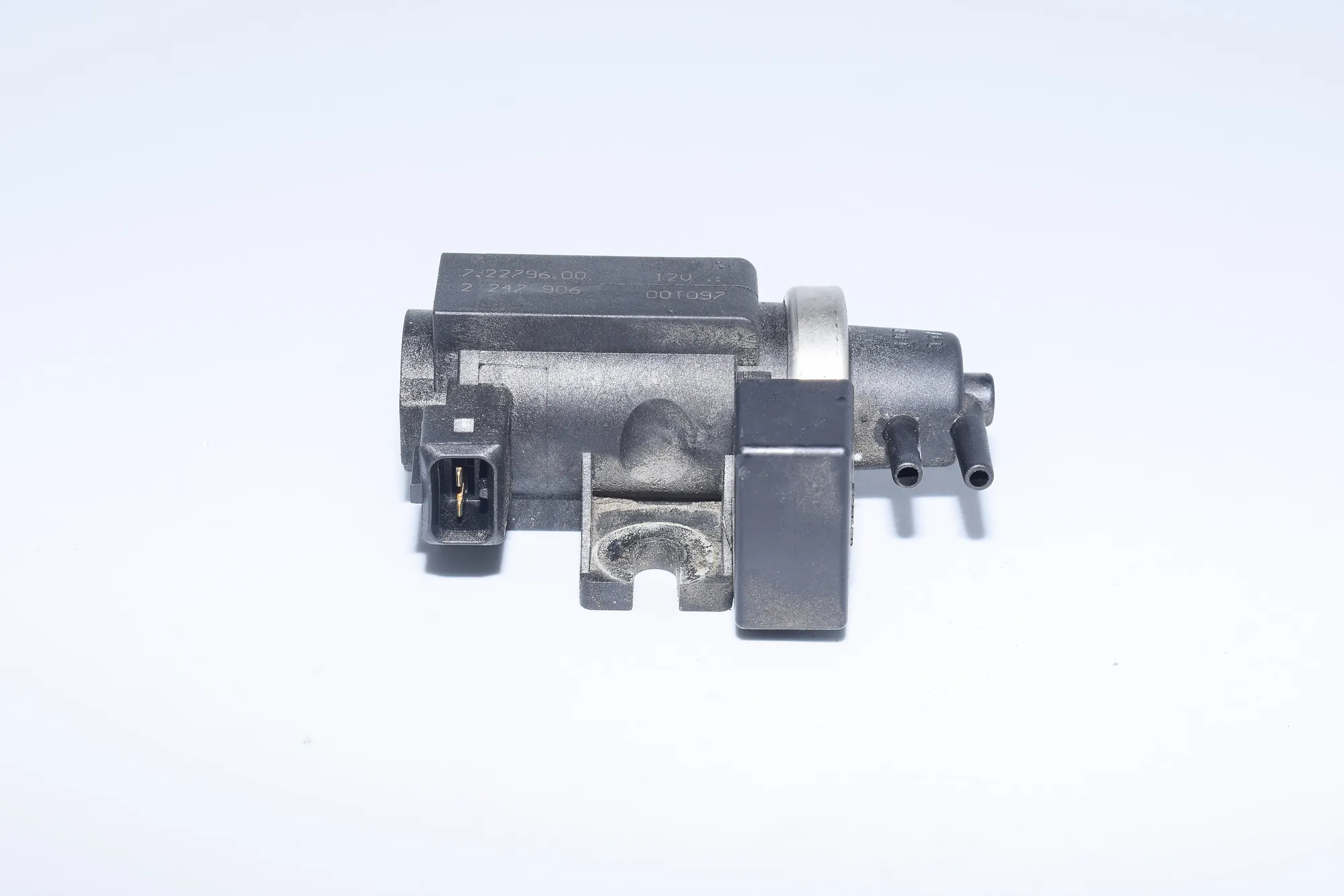 Solenoid Valve – OEM 2247906 · BMW 5 Touring (E39) 525 d 2000 – 2