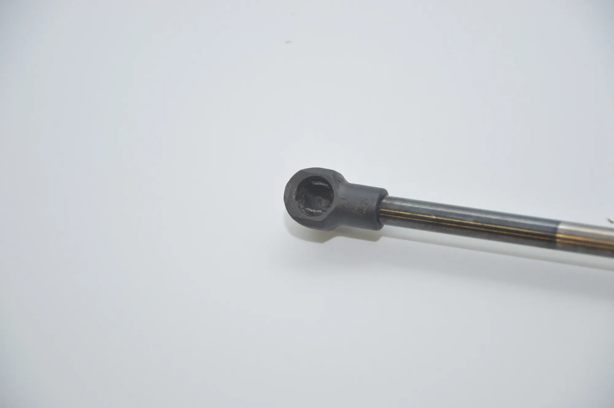 Front Left Bonnet Strut – OEM 8174866 · BMW 5 Touring (E39) 525 d 2000 – 3