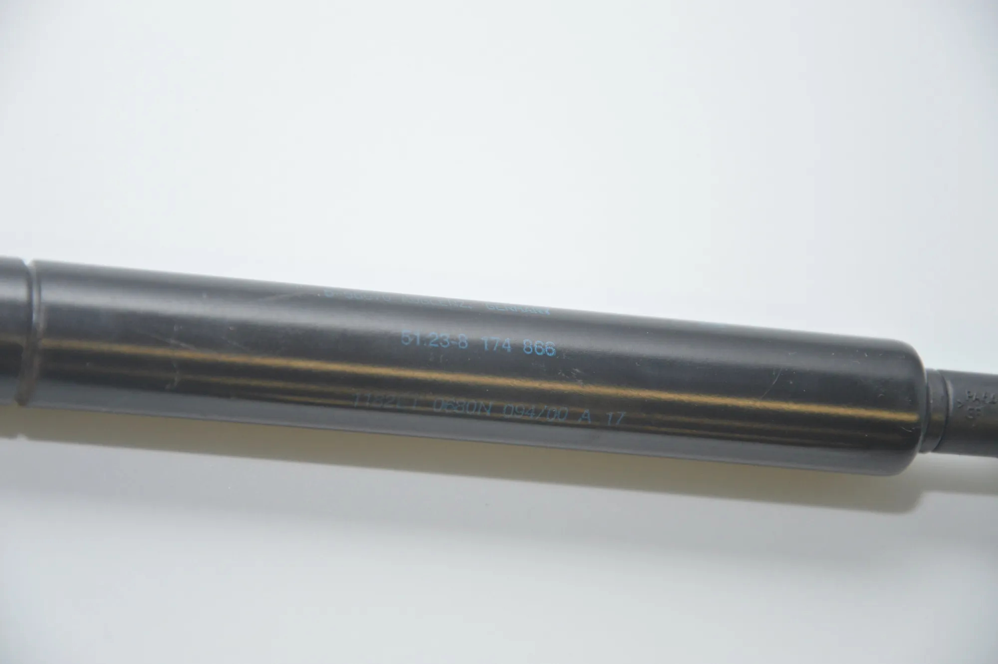 Front Left Bonnet Strut – OEM 8174866 · BMW 5 Touring (E39) 525 d 2000 – 4