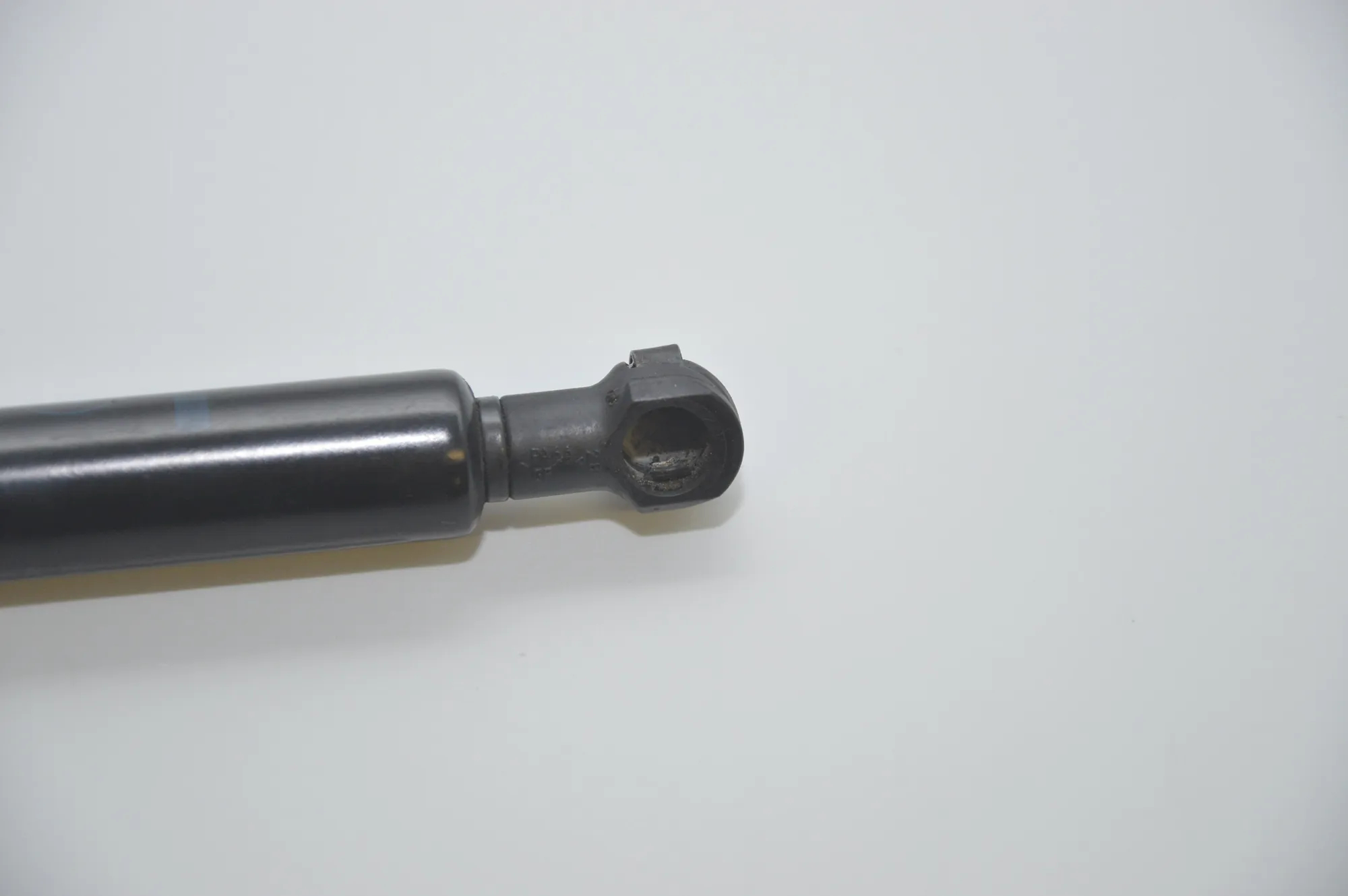 Front Left Bonnet Strut – OEM 8174866 · BMW 5 Touring (E39) 525 d 2000 – 2