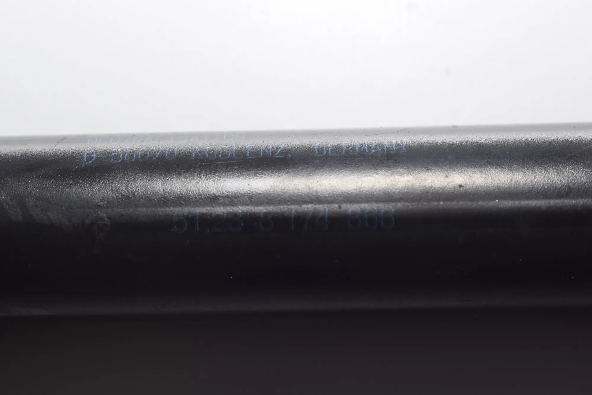 Front Right Bonnet Strut – OEM 8174866 · BMW 5 Touring (E39) 530 d 2000 – 5