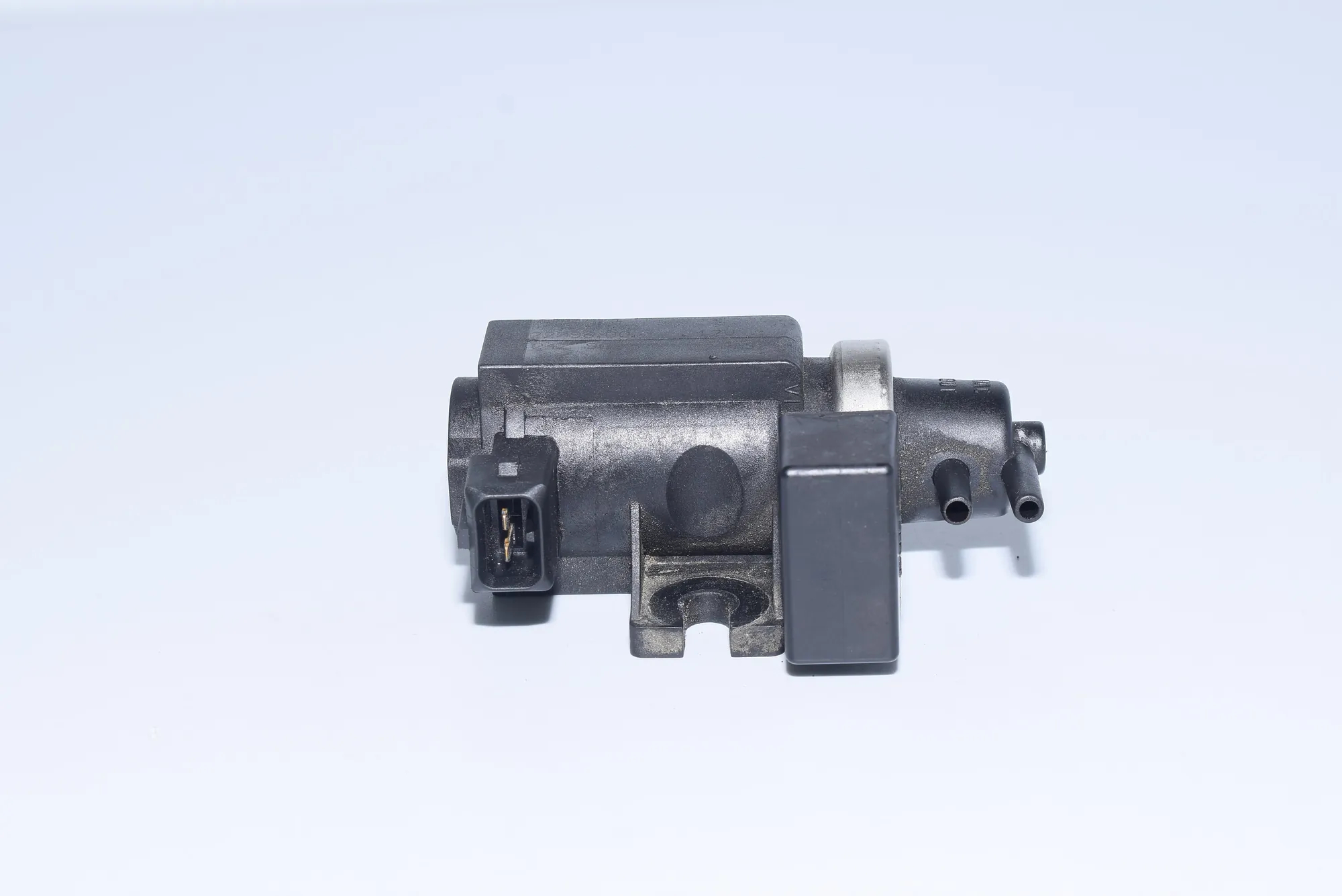 Solenoid Valve – OEM 2247906 · BMW 5 Touring (E39) 530 d 2000 – 4