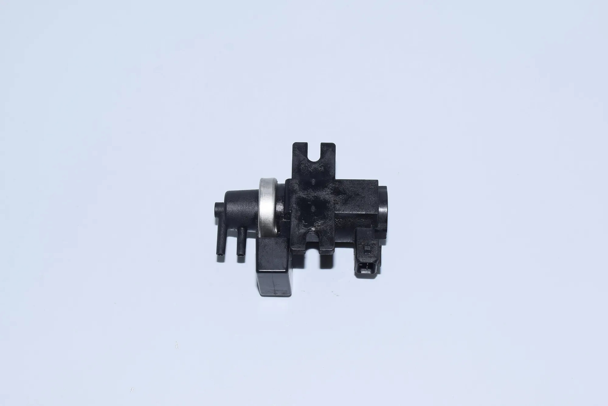Solenoid Valve – OEM 2247906 · BMW 5 Touring (E39) 525 d 2003 – 4