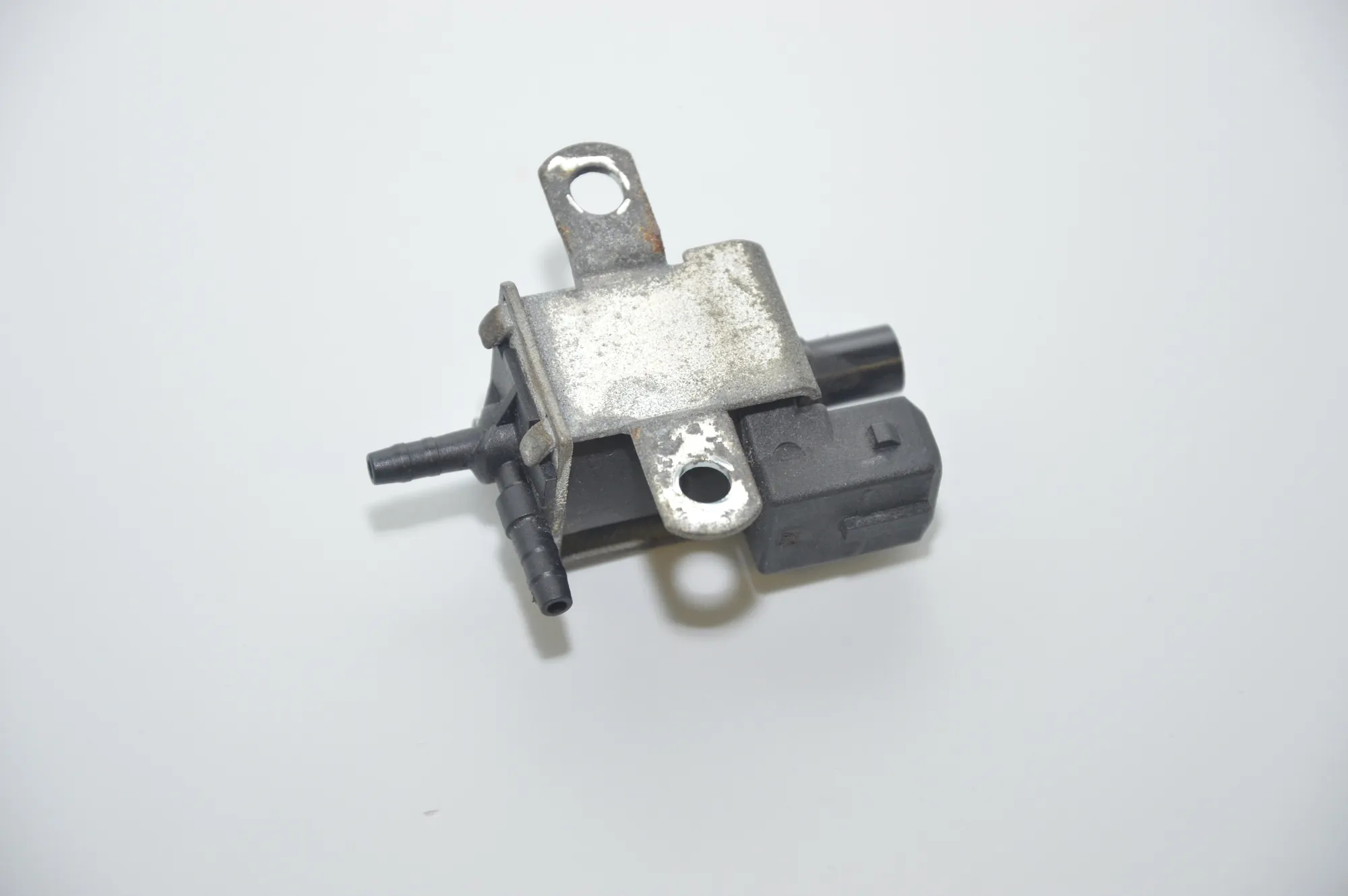 Solenoid Valve – OEM 1742711 · BMW 5 Touring (E39) BMW 5 Touring (E39) 540 i 2004 – 4