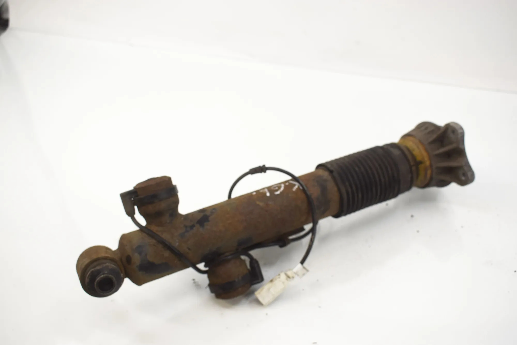 Rear Left Shock Absorber – OEM 6796985 · BMW 5 Touring (F11) 530 d xDrive 2011 – 2