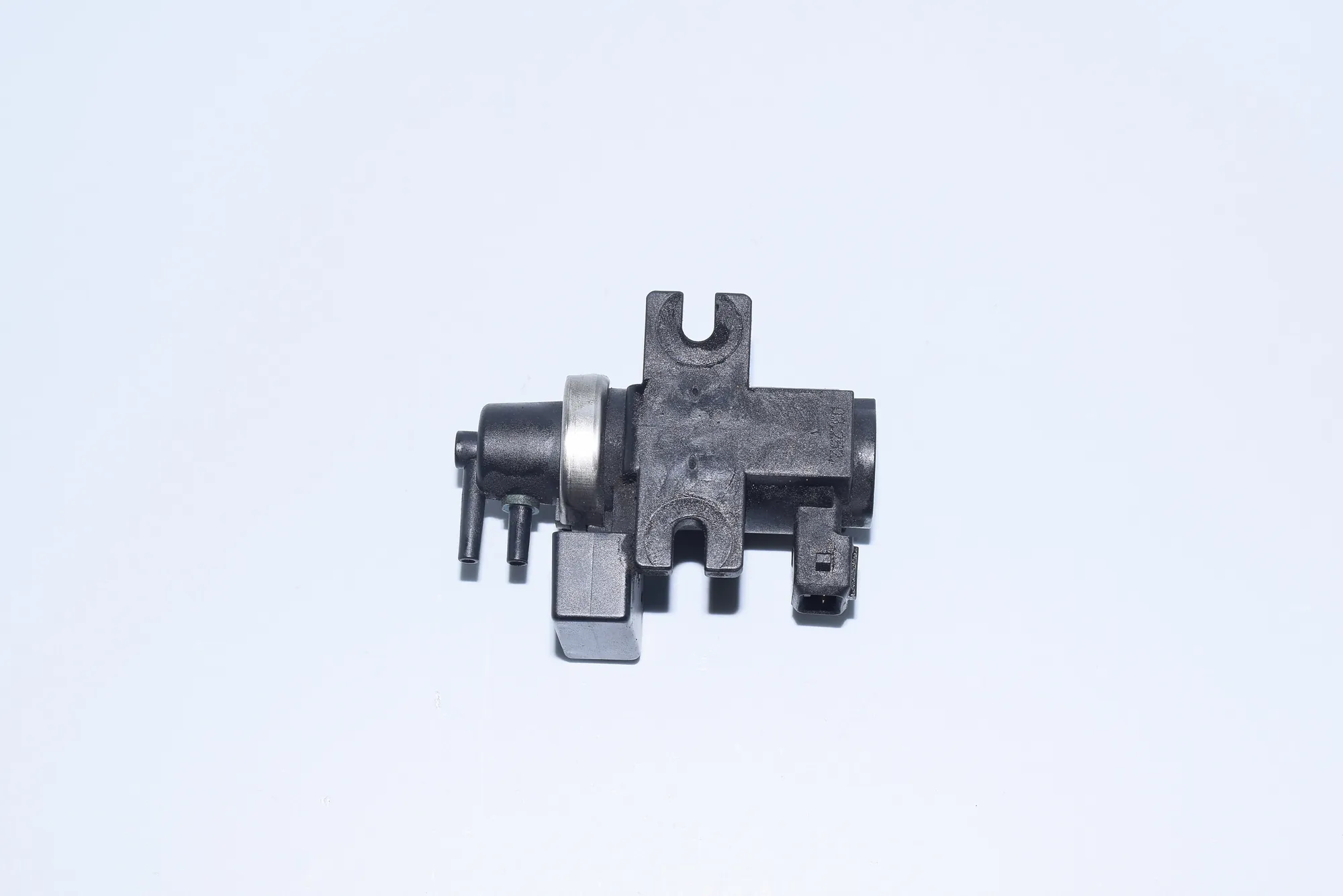 Solenoid Valve – OEM 2247906 · BMW 5 Touring (E39) 525 d 2001 – 4