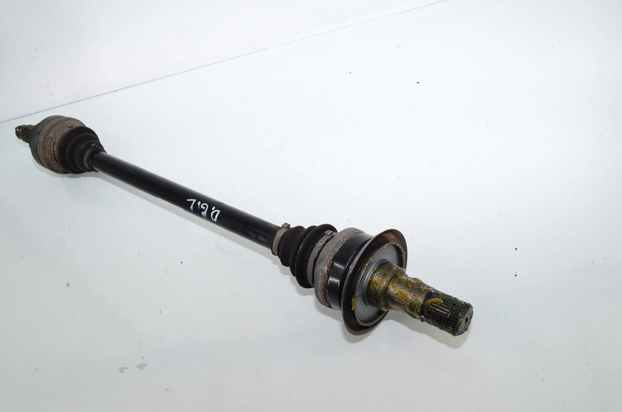 Rear Right Driveshaft – OEM 7581018 · BMW 5 Touring (F11) 530 d xDrive 2011 – 3