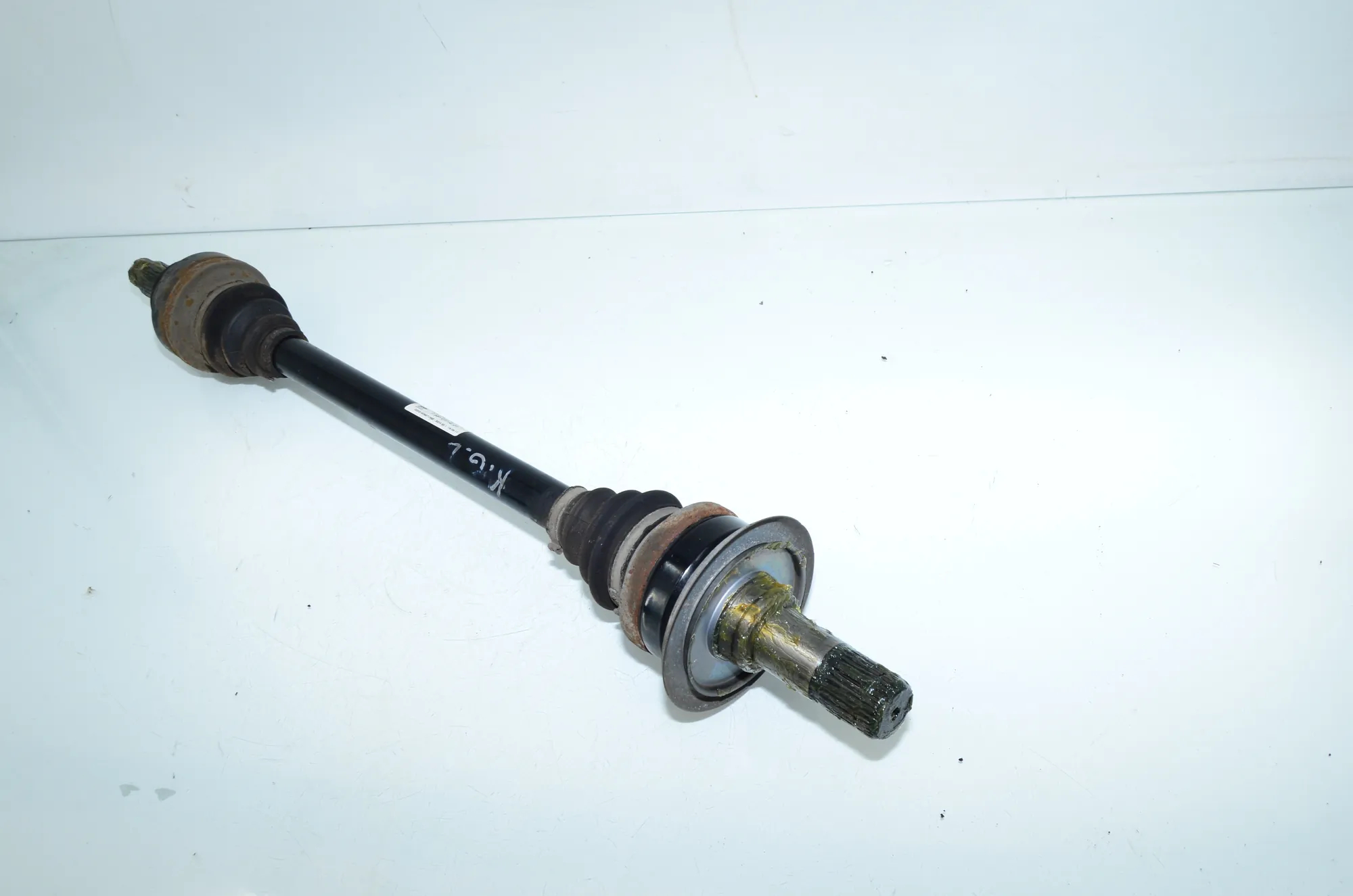 Rear Left Driveshaft – OEM 7581017 · BMW 5 Touring (F11) 530 d xDrive 2011 – 2