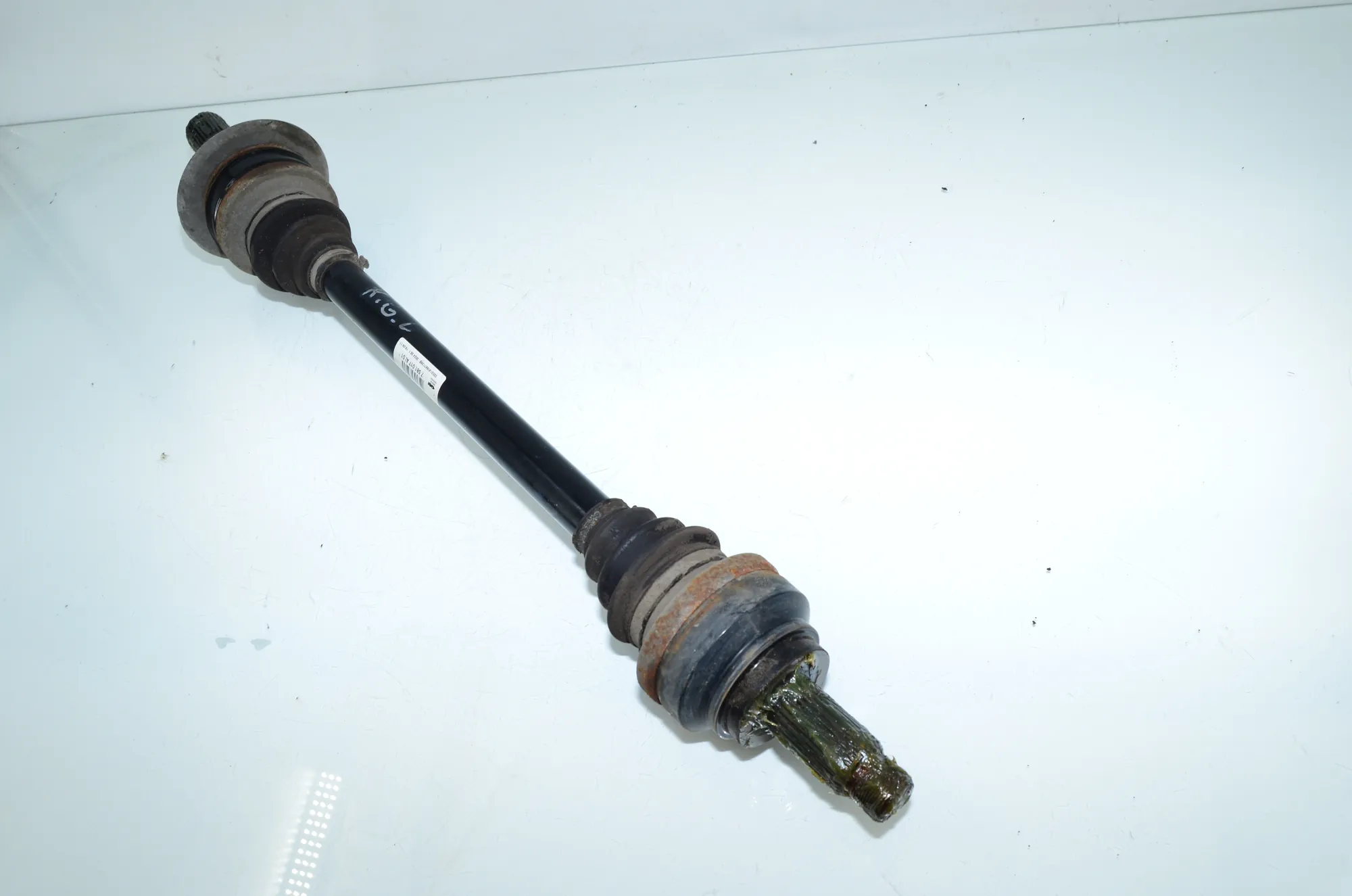 Rear Left Driveshaft – OEM 7581017 · BMW 5 Touring (F11) 530 d xDrive 2011 – 3