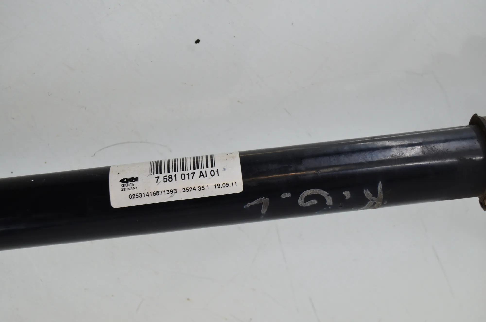 Rear Left Driveshaft – OEM 7581017 · BMW 5 Touring (F11) 530 d xDrive 2011 – 4