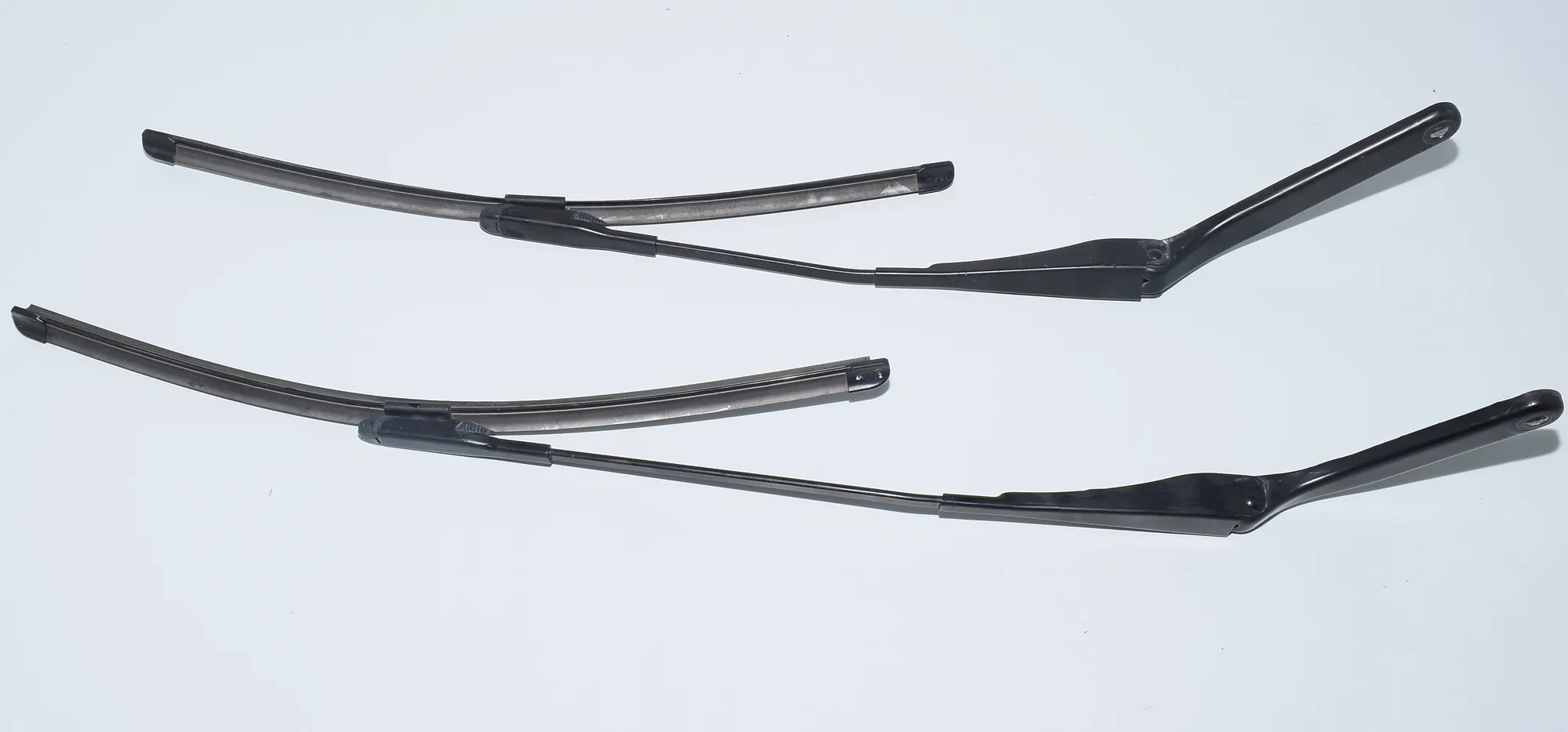 Front Wiper Arms – OEM 7160010 · BMW 1 (E87) 120 i 2004