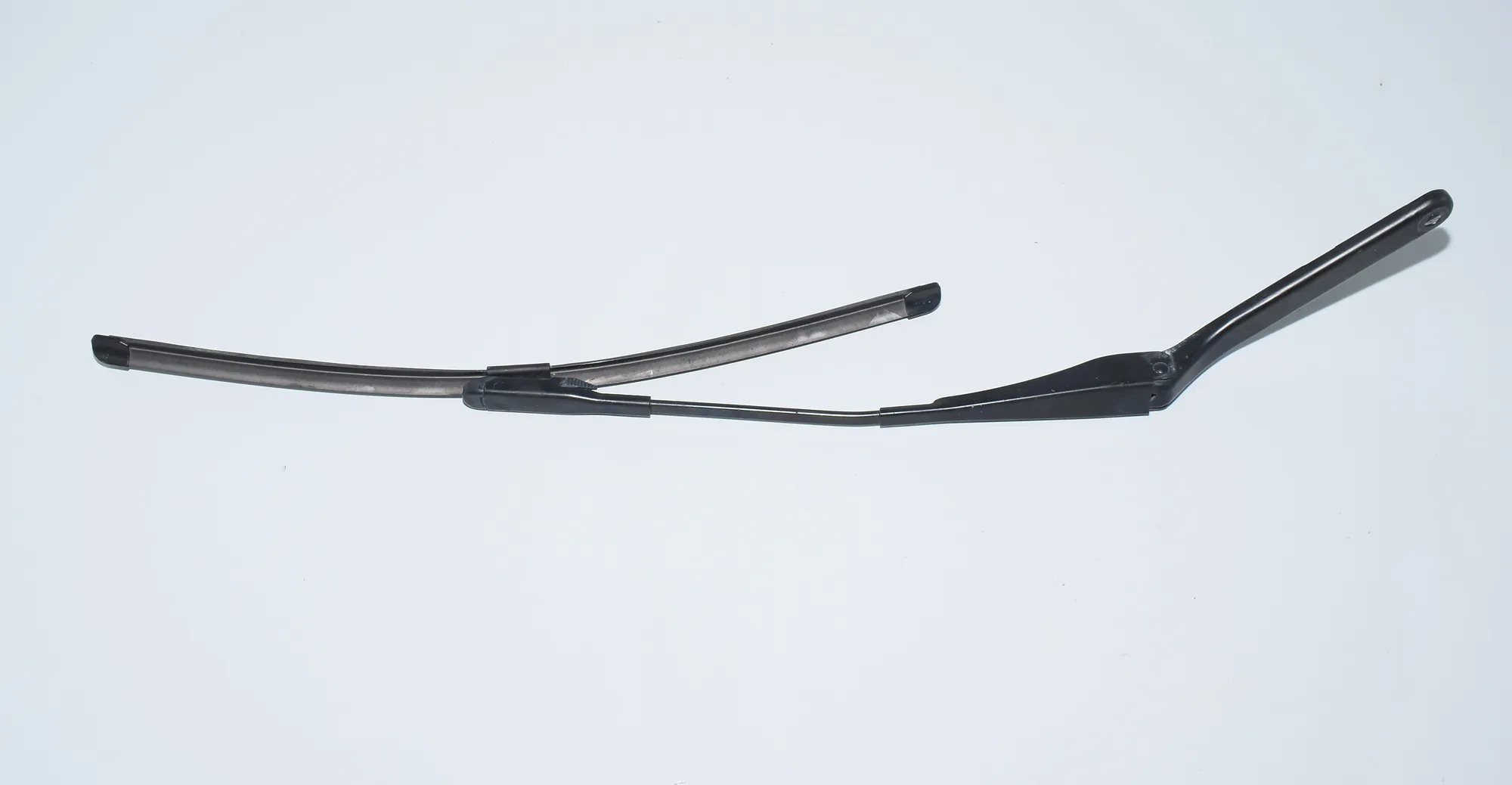 Front Wiper Arms – OEM 7160010 · BMW 1 (E87) 120 i 2004 – 2