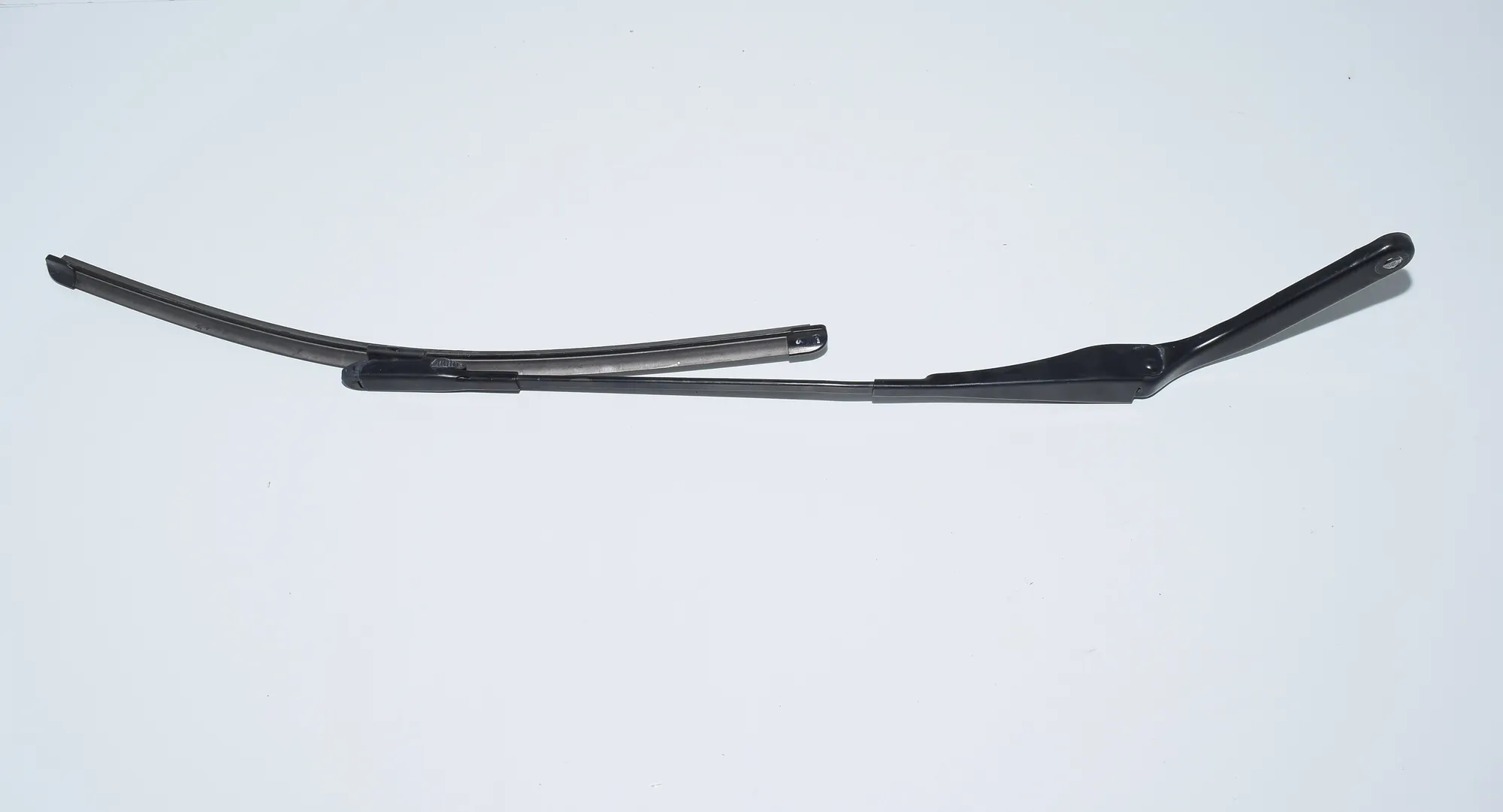 Front Wiper Arms – OEM 7160010 · BMW 1 (E87) 120 i 2004 – 4