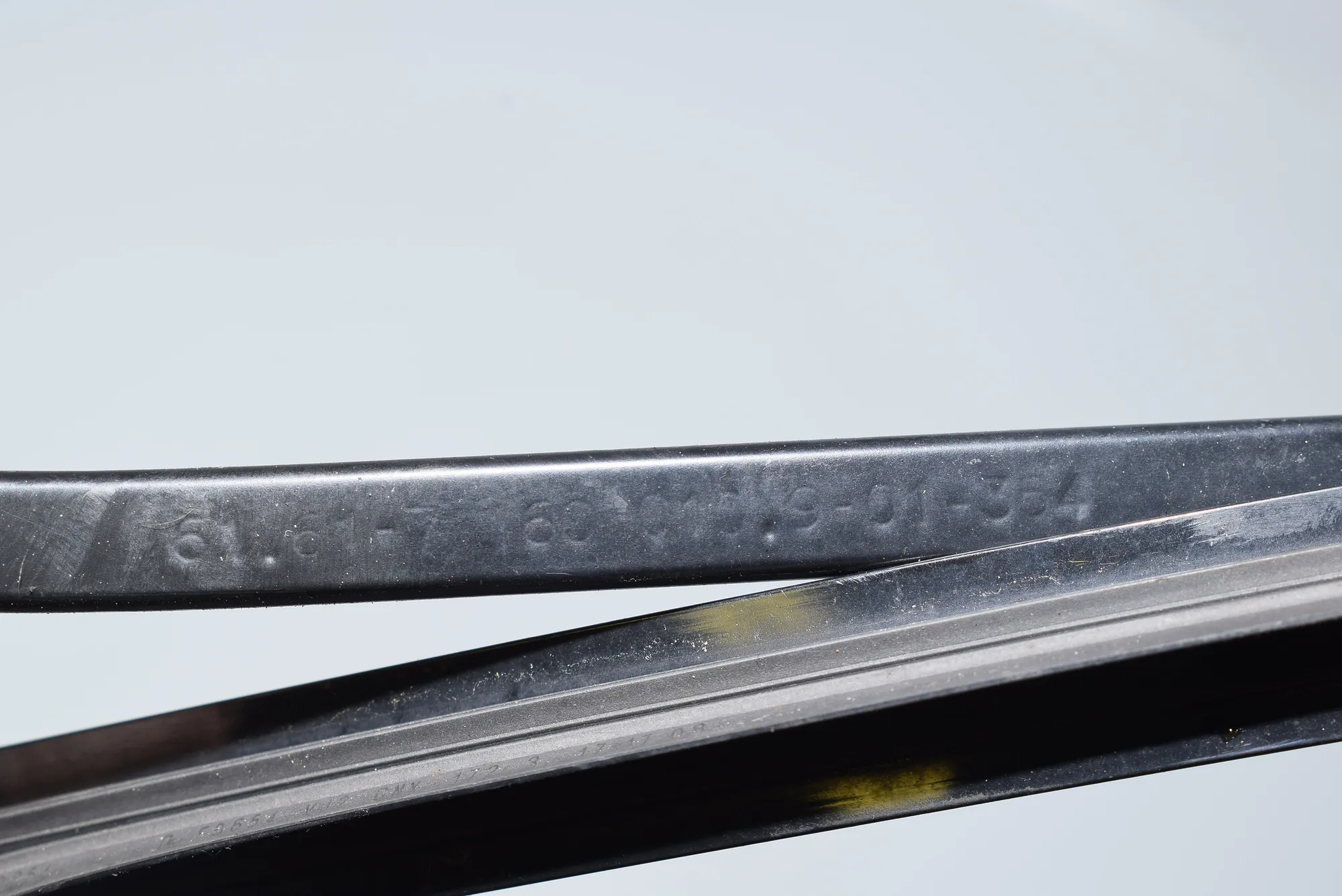 Front Wiper Arms – OEM 7160010 · BMW 1 (E87) 120 i 2004 – 6