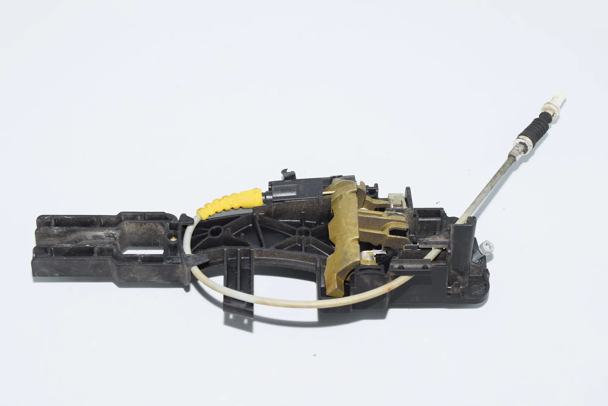 Front Left Door Interior Handle Frame – OEM 7059677 · BMW 1 (E87) 120 i 2004 – 2