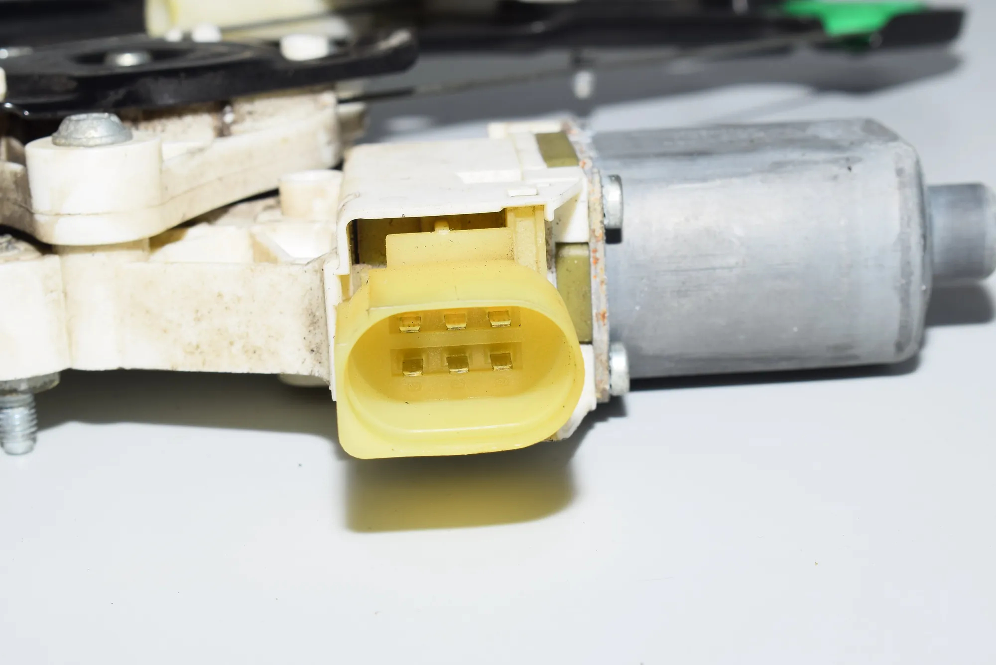 Front Left Door Window Regulator – OEM 6927029 · BMW 1 (E87) 120 i 2004 – 6