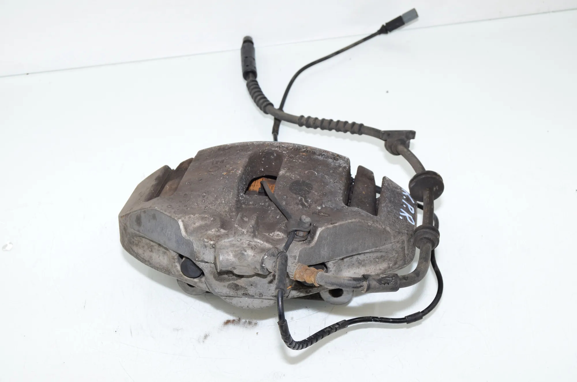 Front Left Brake Caliper – OEM 6792689 · BMW 5 Touring (F11) 530 d xDrive 2011 – 2