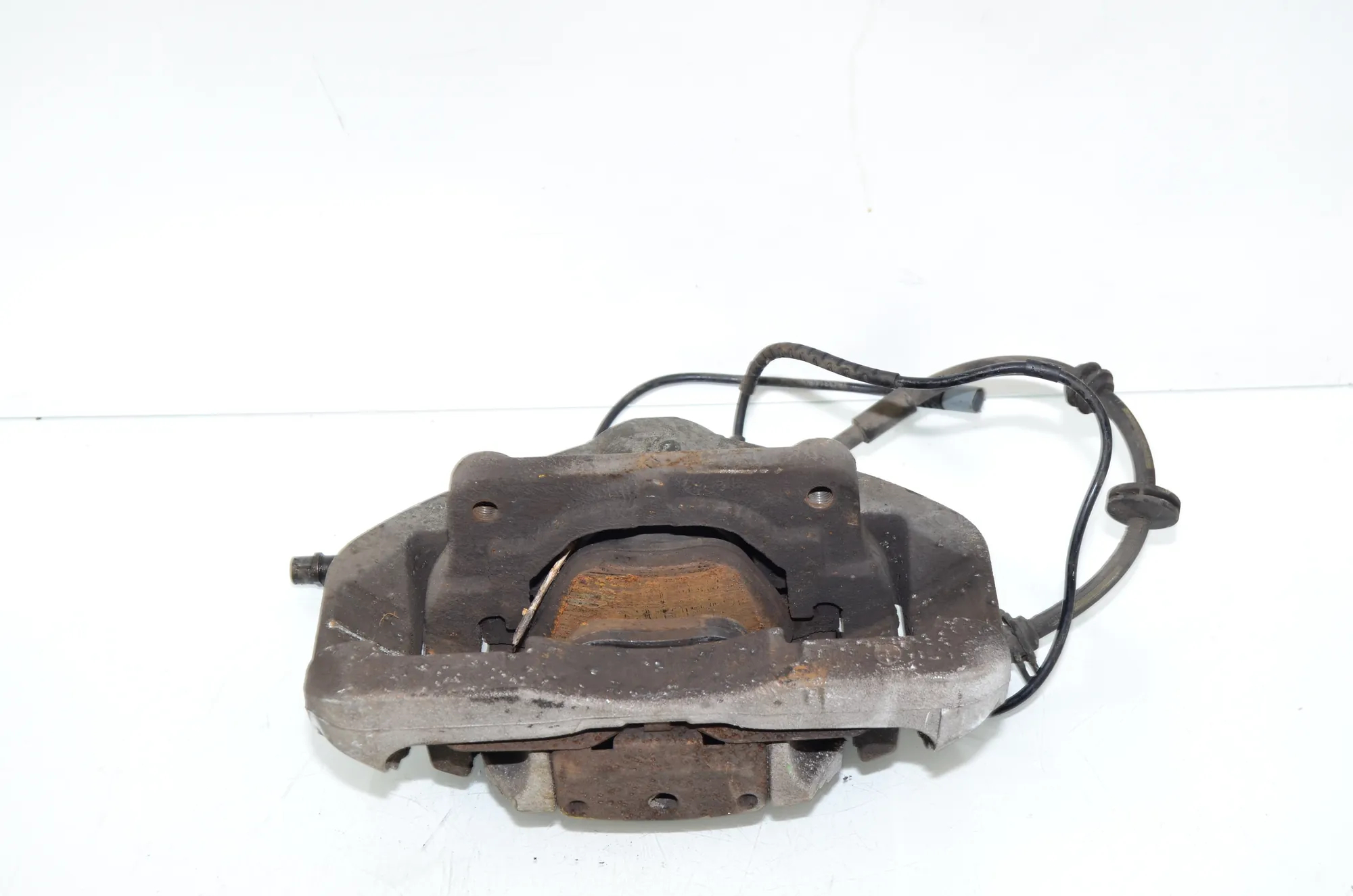 Front Left Brake Caliper – OEM 6792689 · BMW 5 Touring (F11) 530 d xDrive 2011 – 3