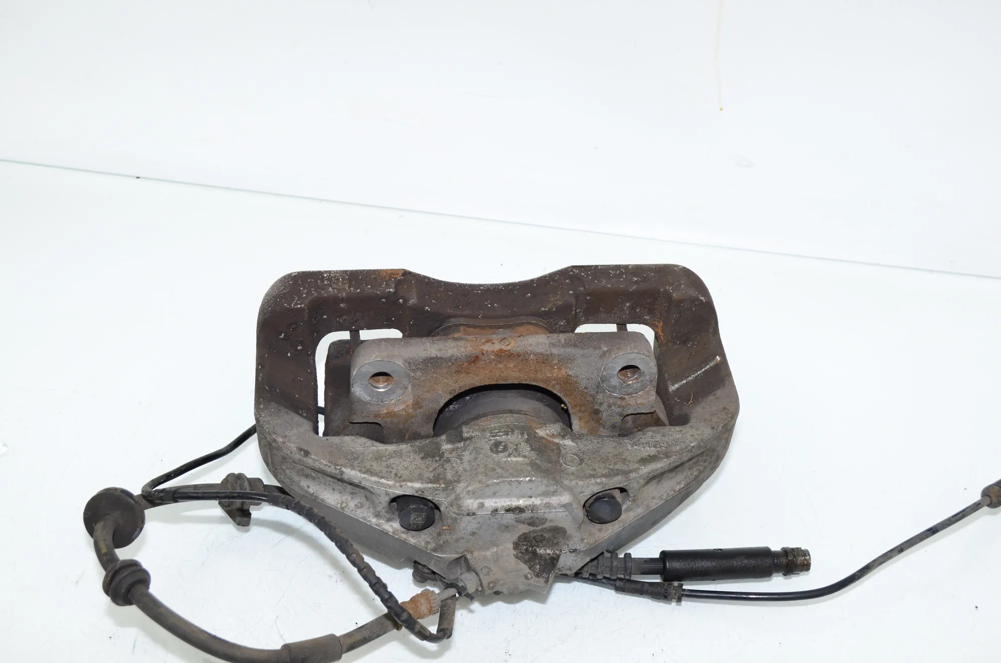 Front Left Brake Caliper – OEM 6792689 · BMW 5 Touring (F11) 530 d xDrive 2011 – 4
