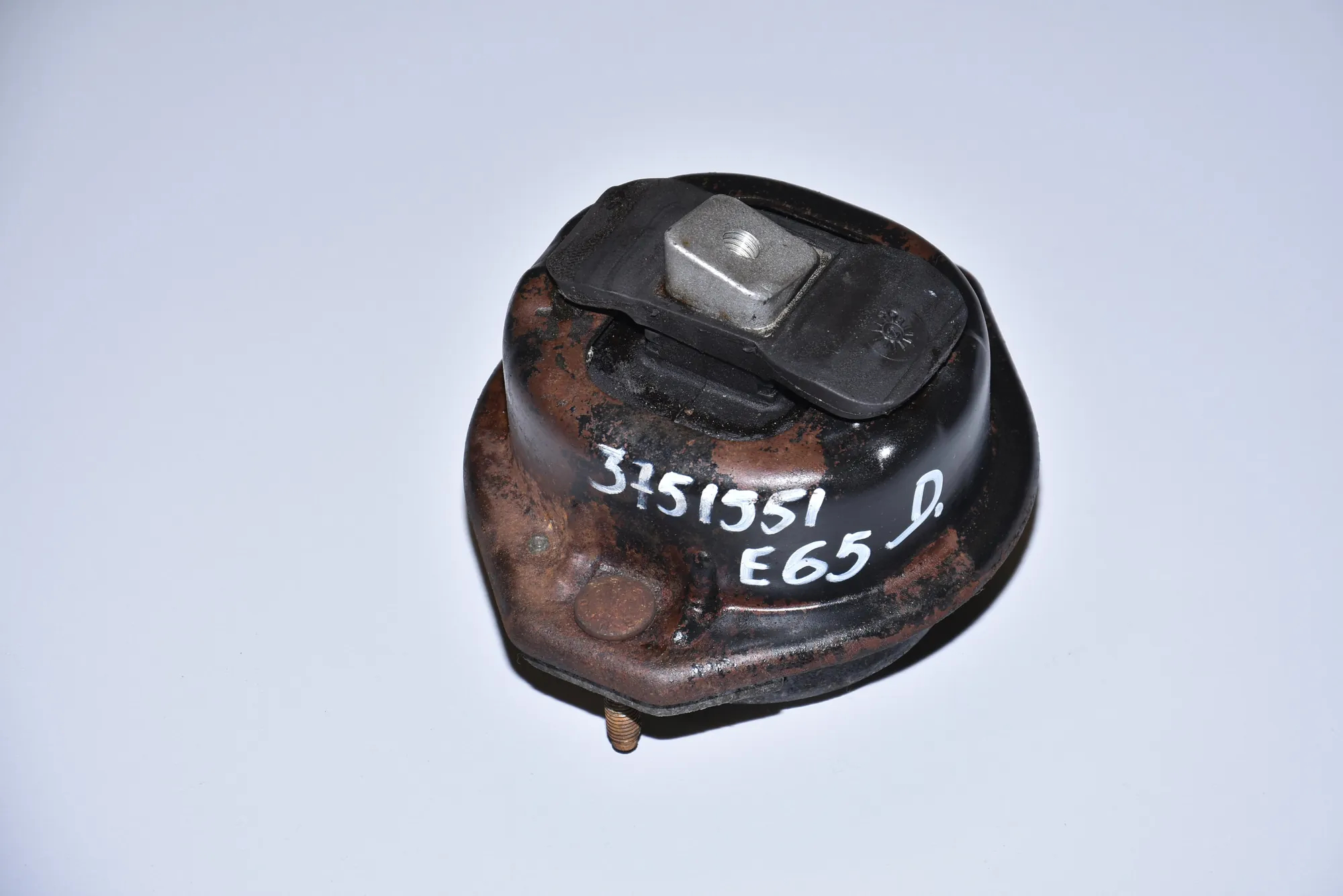 Right Side Engine Mount – OEM NA · BMW 7 (E65, E66, E67) 745 i, Li 2002 – 3