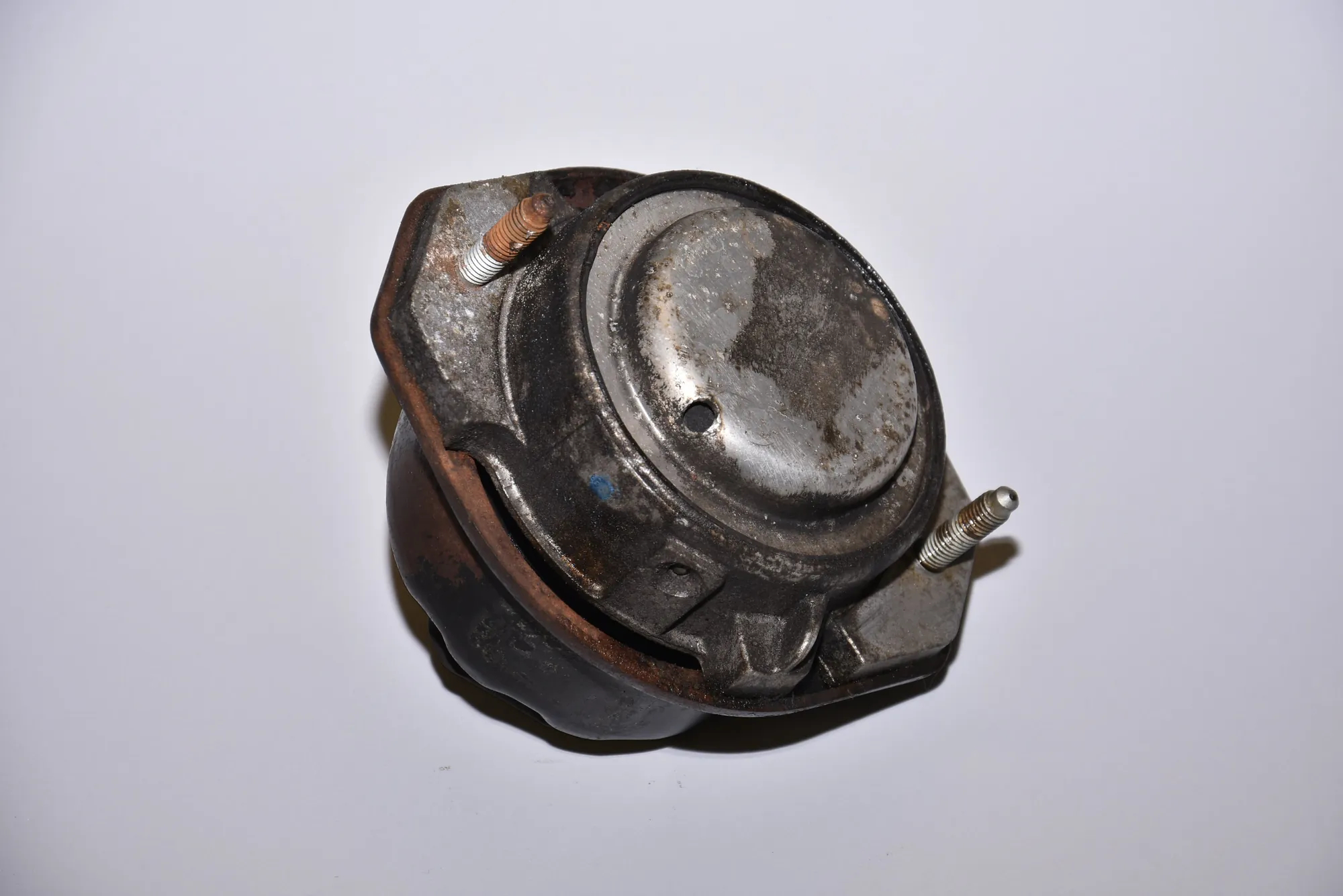 Right Side Engine Mount – OEM NA · BMW 7 (E65, E66, E67) 745 i, Li 2002 – 2