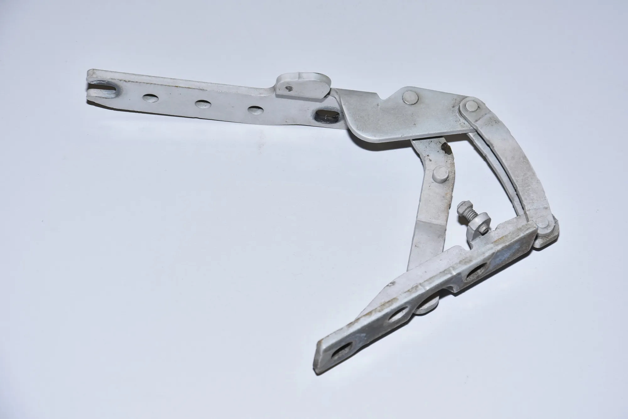 Front Left Bonnet Hinge – OEM 8240333 · BMW 7 (E65, E66, E67) 745 i, Li 2002 – 2