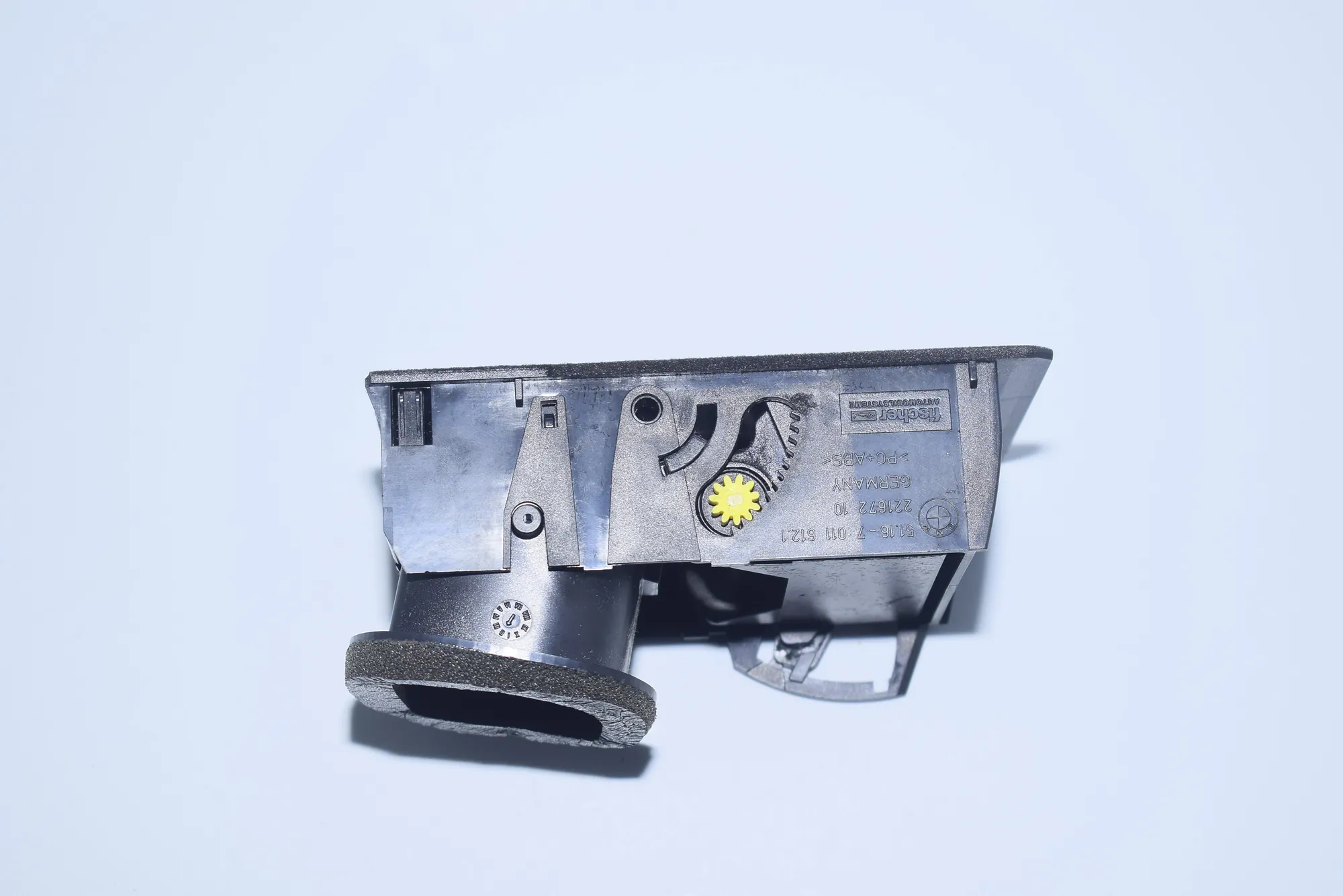 Glove Compartment – OEM 7011612 · BMW 7 (E65, E66, E67) 745 i, Li 2002 – 3