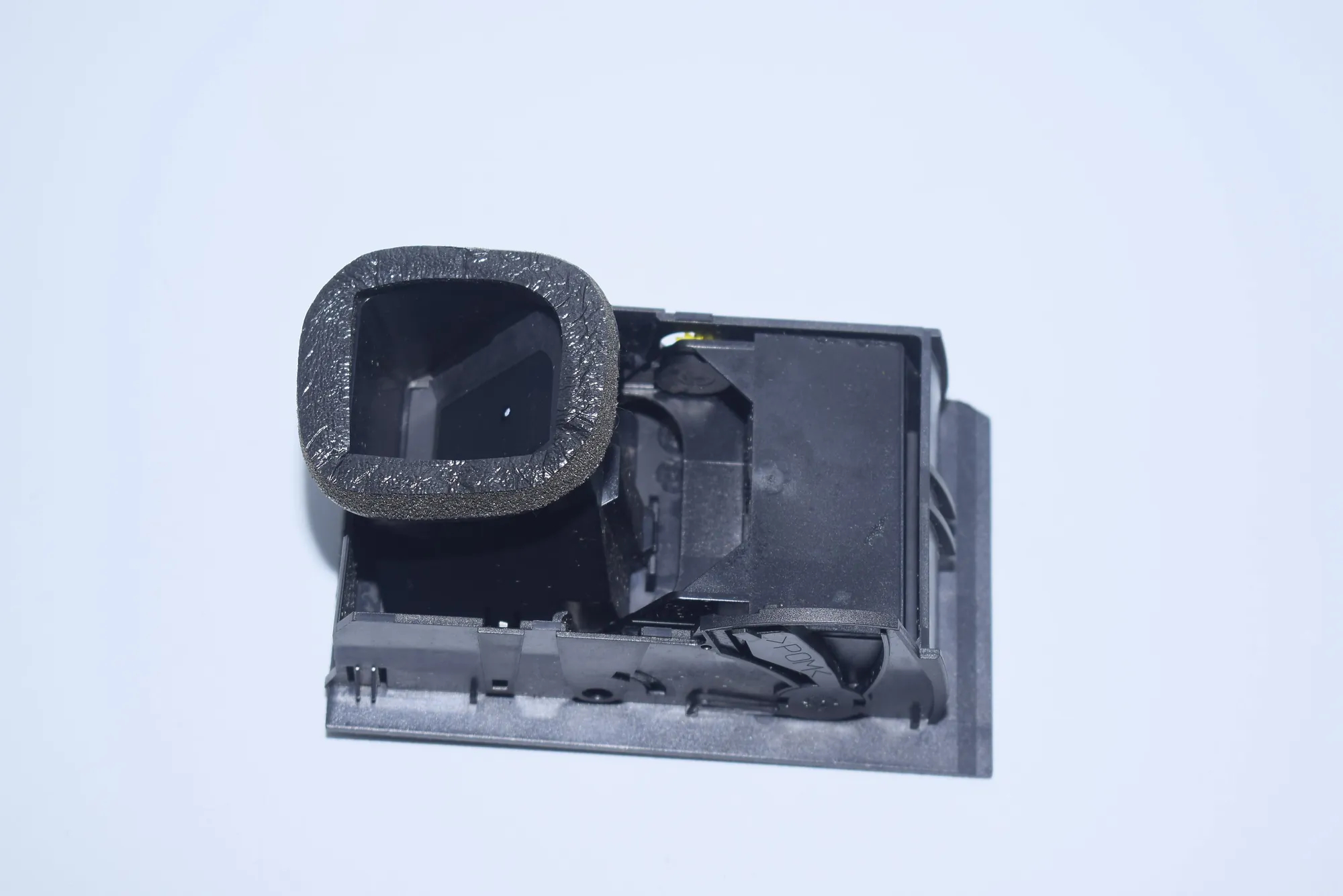 Glove Compartment – OEM 7011612 · BMW 7 (E65, E66, E67) 745 i, Li 2002 – 4