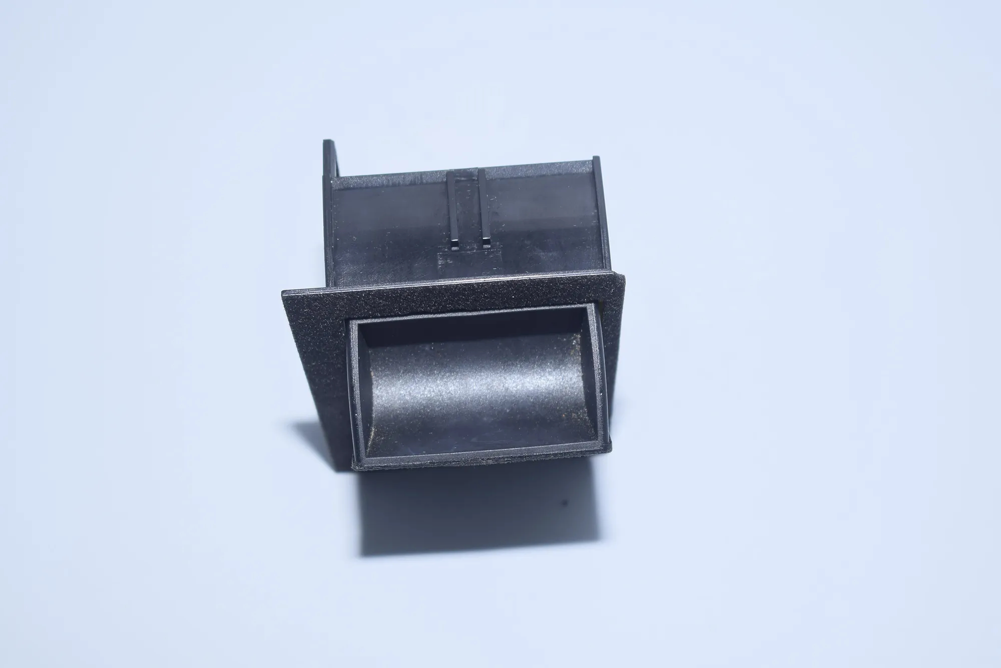 Glove Compartment – OEM 7011612 · BMW 7 (E65, E66, E67) 745 i, Li 2002 – 5